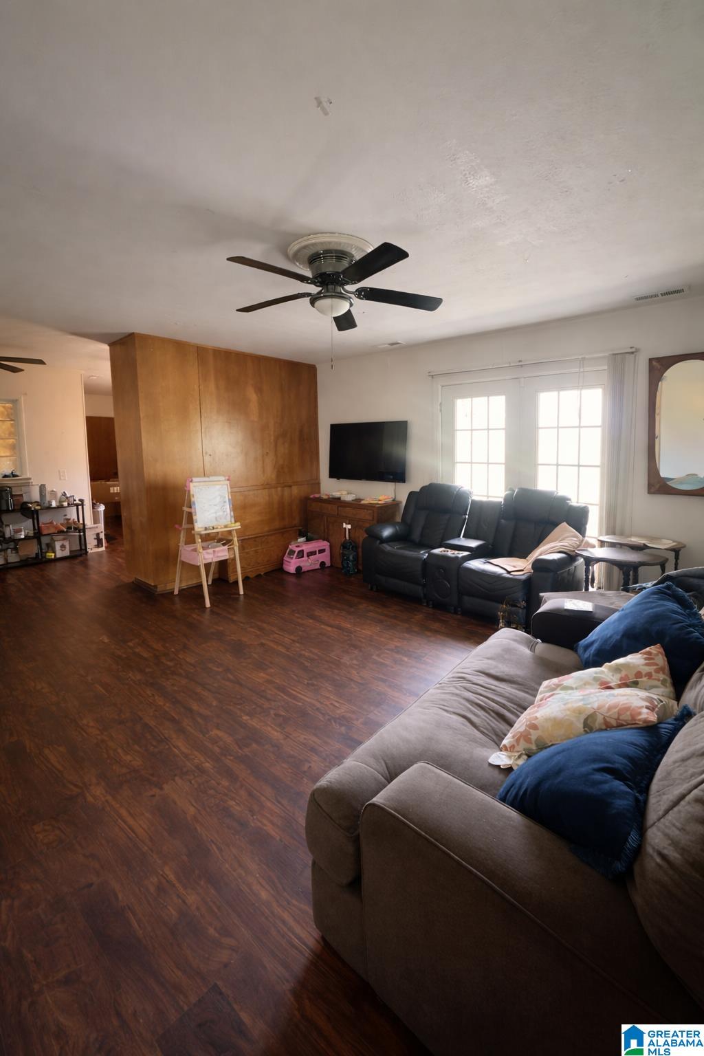 106 MEADOWVIEW LANE