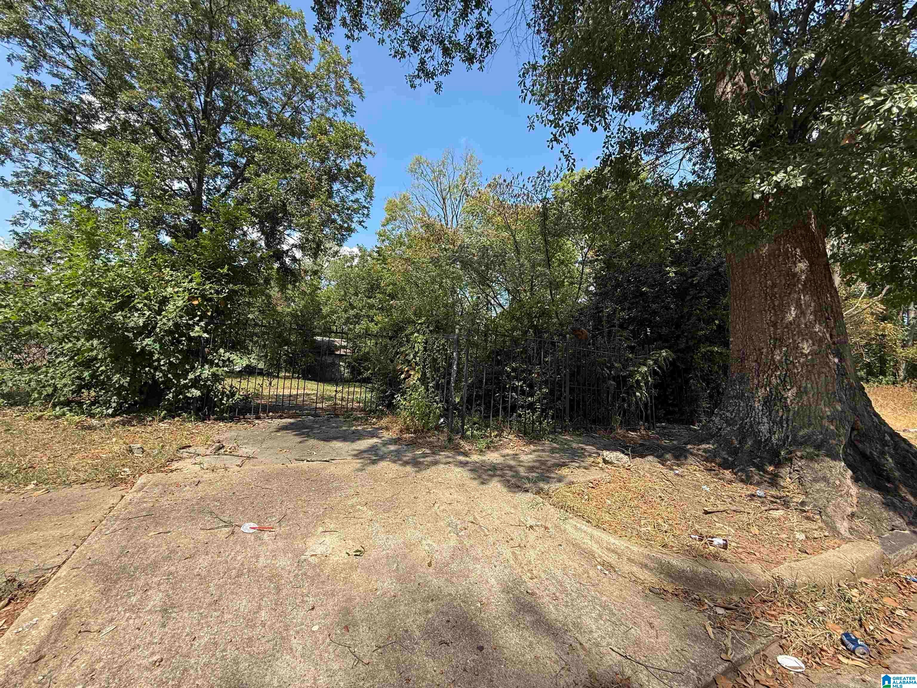 2414 20TH AVENUE N 2414