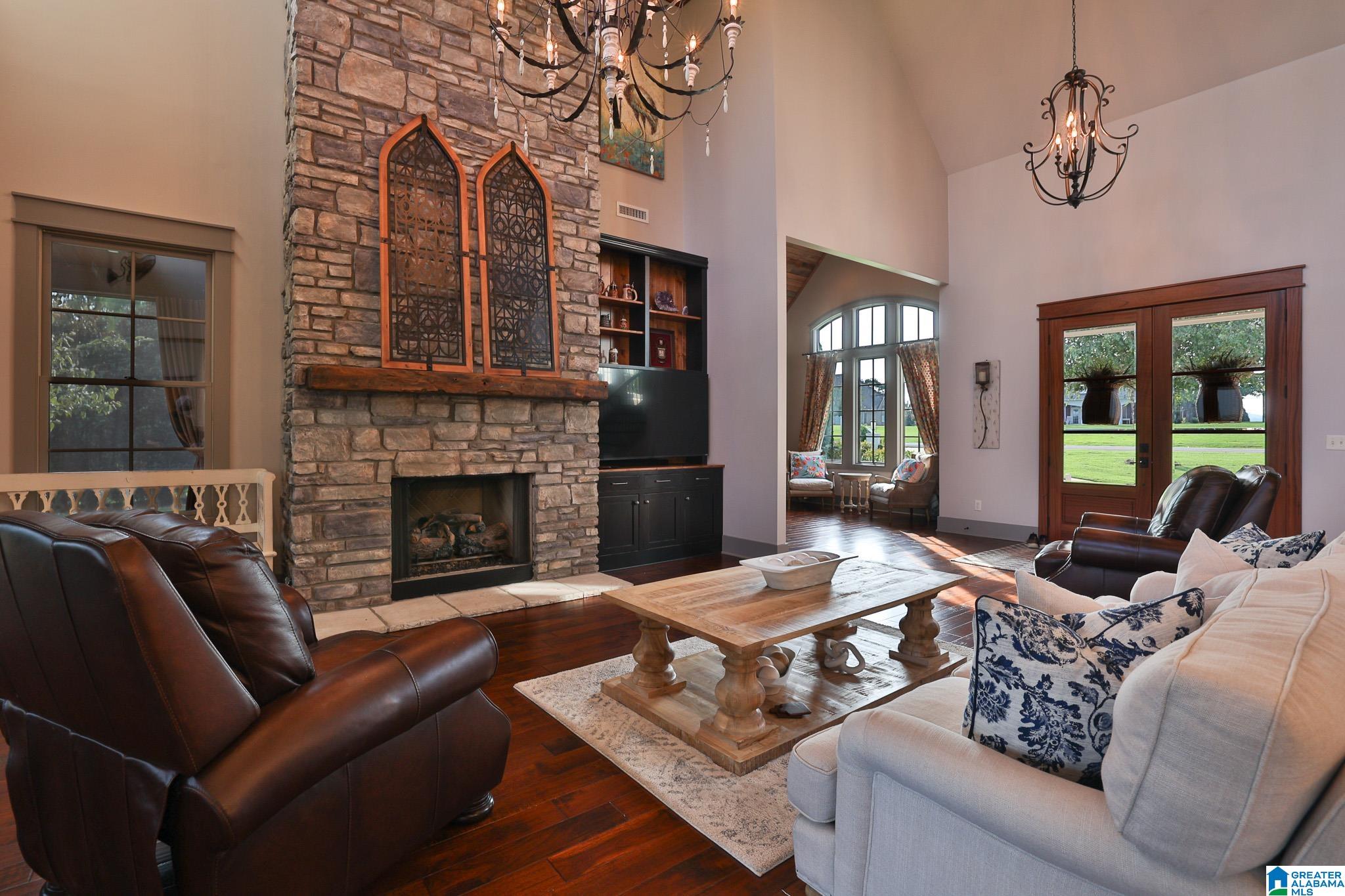 220 VIEWPOINT CIRCLE