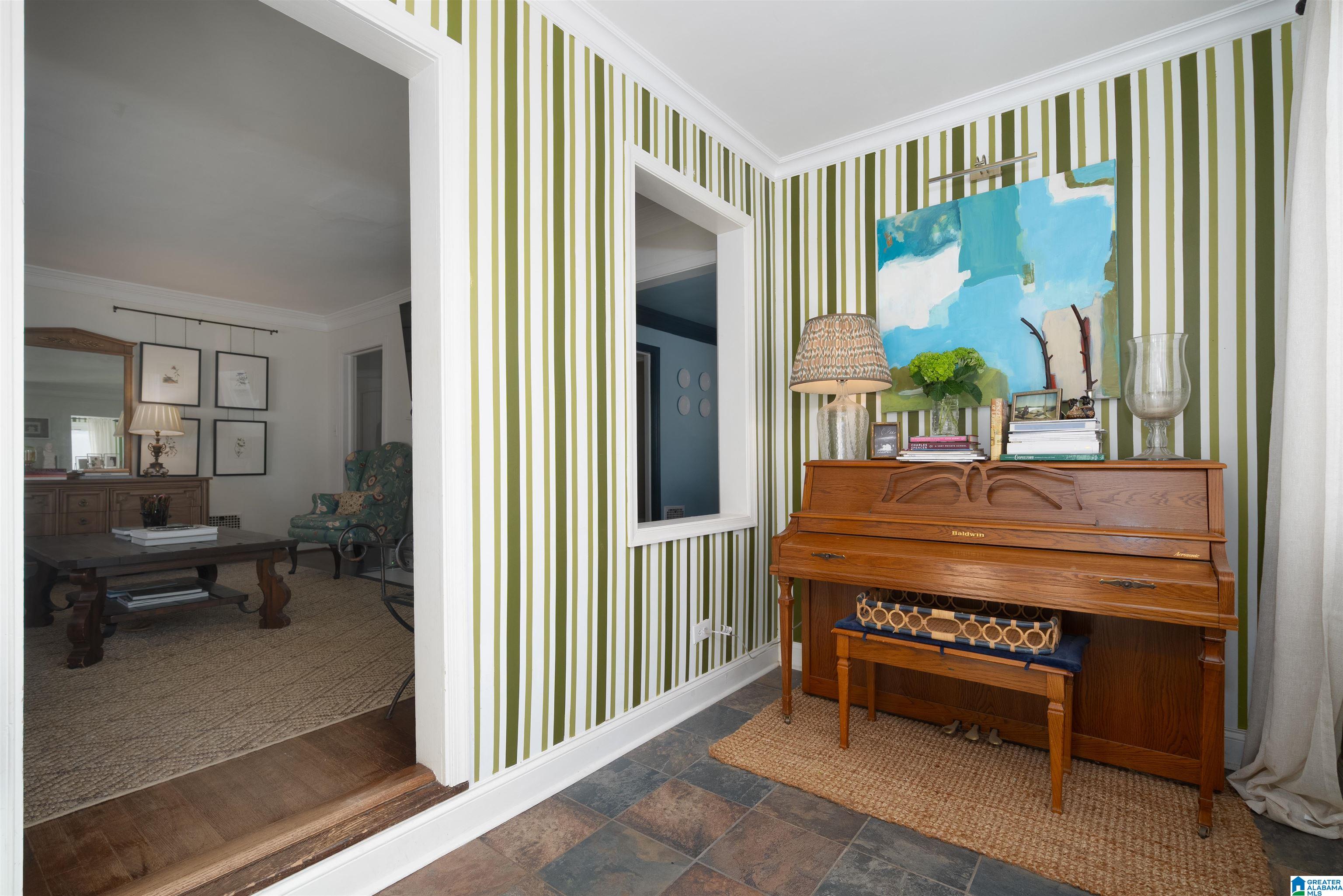 1829 WINDSOR BOULEVARD