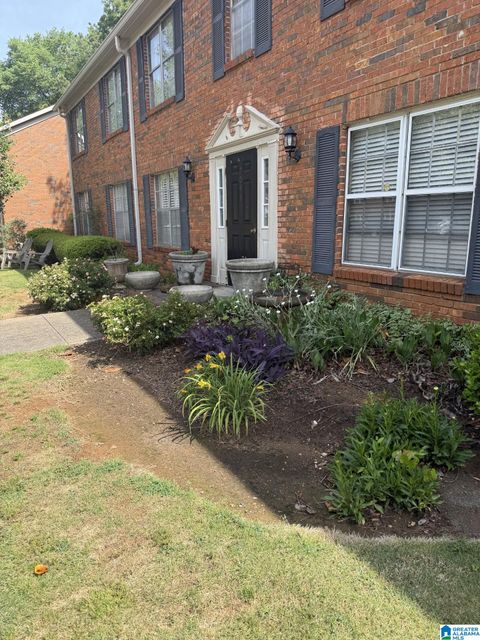 2041 MONTREAT PARKWAY D VESTAVIA HILLS AL 35216
