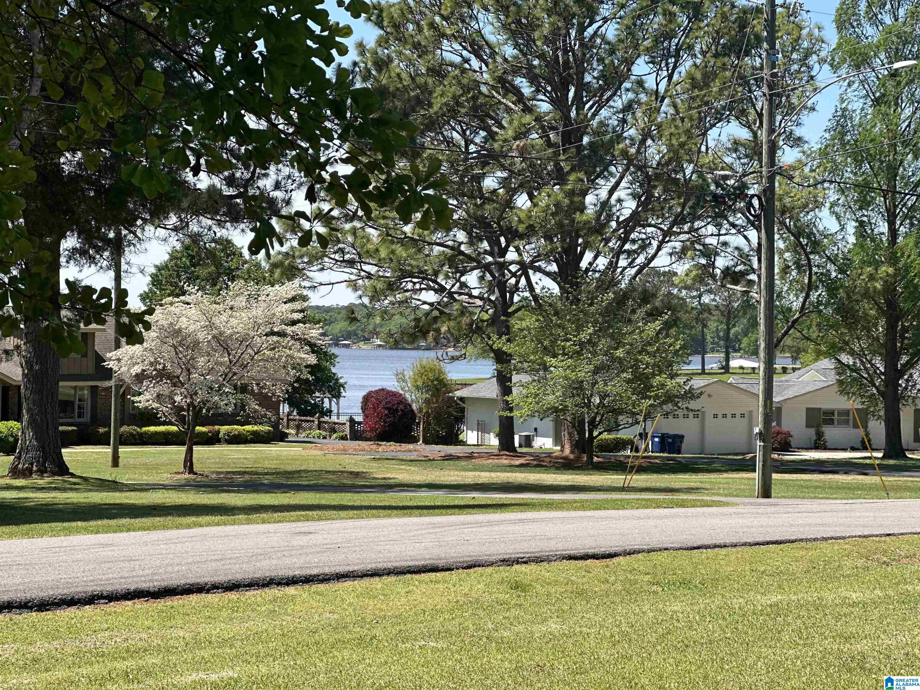 2703 ABBOTT DRIVE