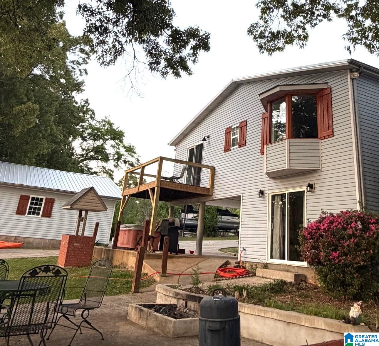 515 E LAKE HILL DRIVE