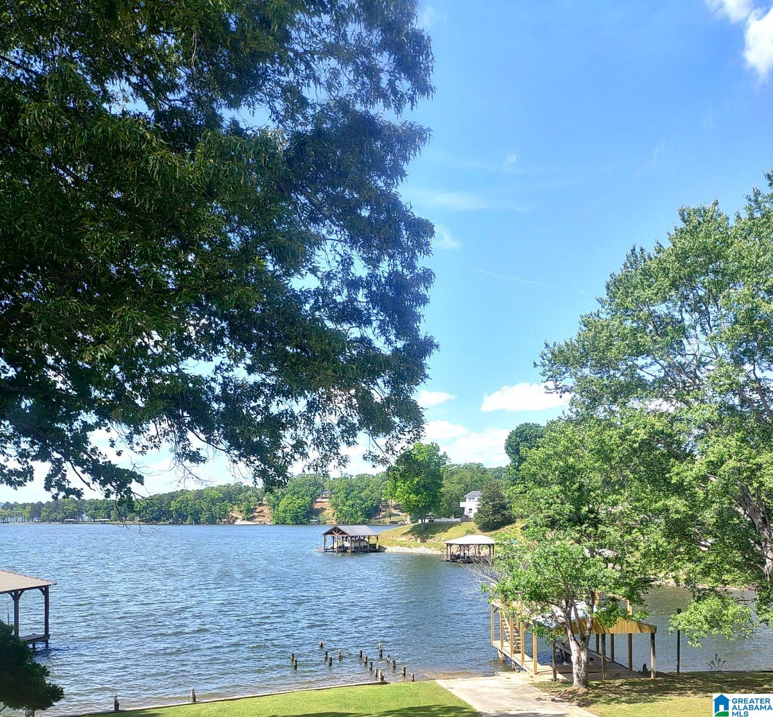 515 E LAKE HILL DRIVE