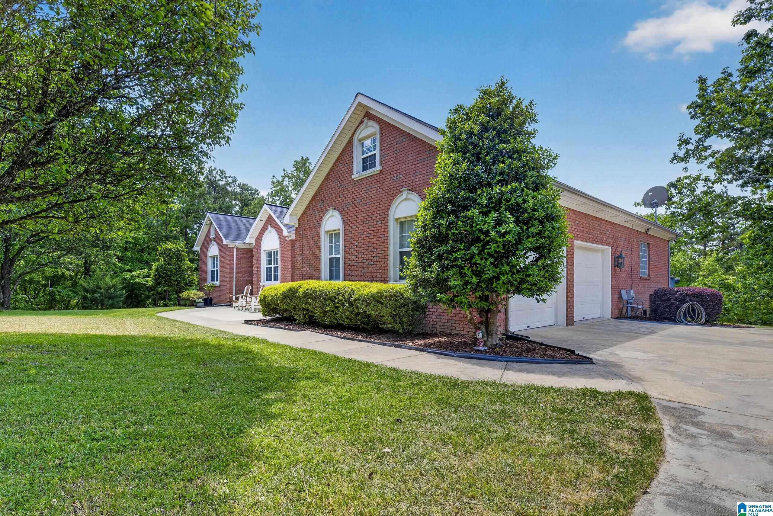 10 LAUREL CIRCLE SE