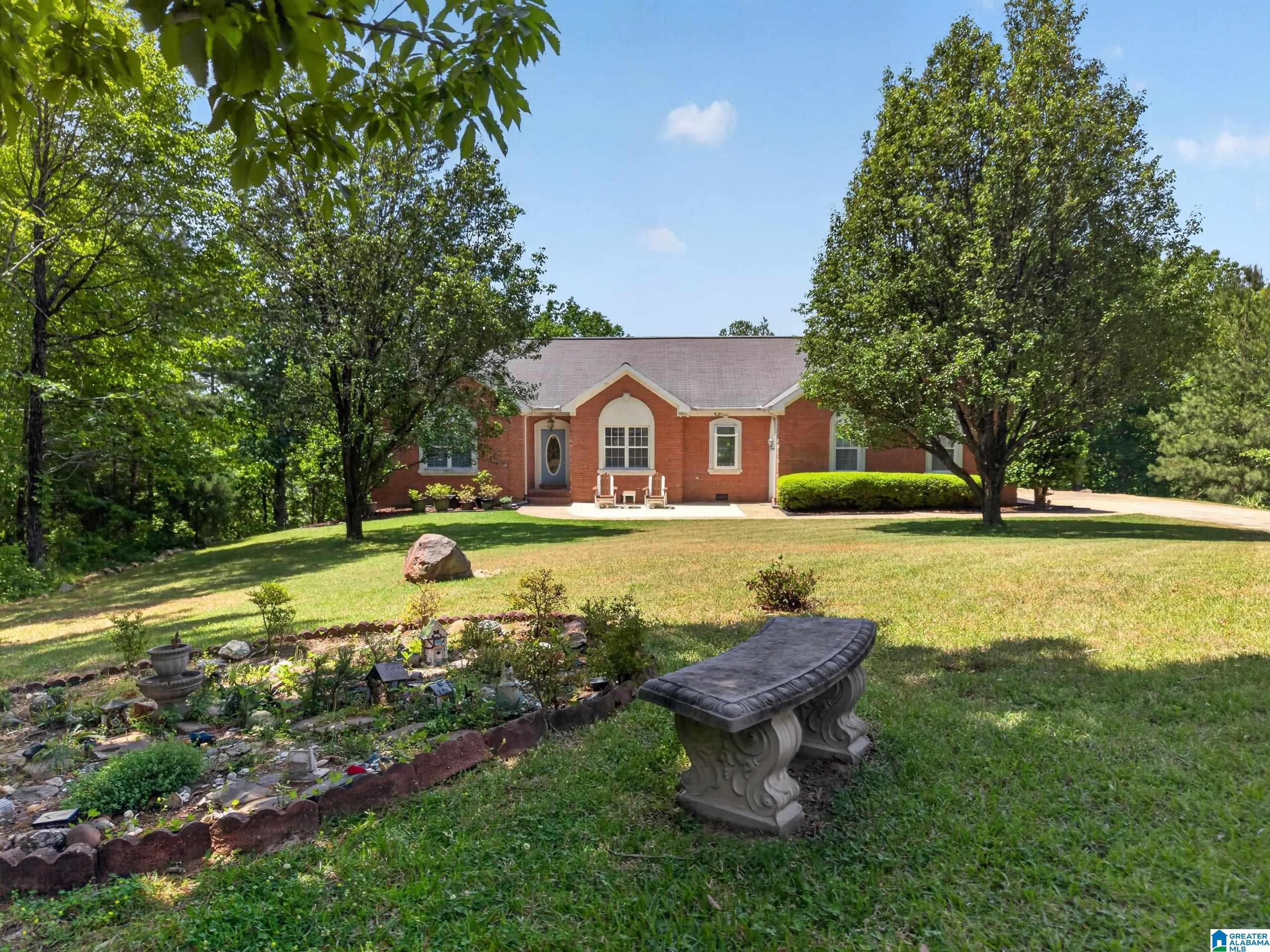 10 LAUREL CIRCLE SE