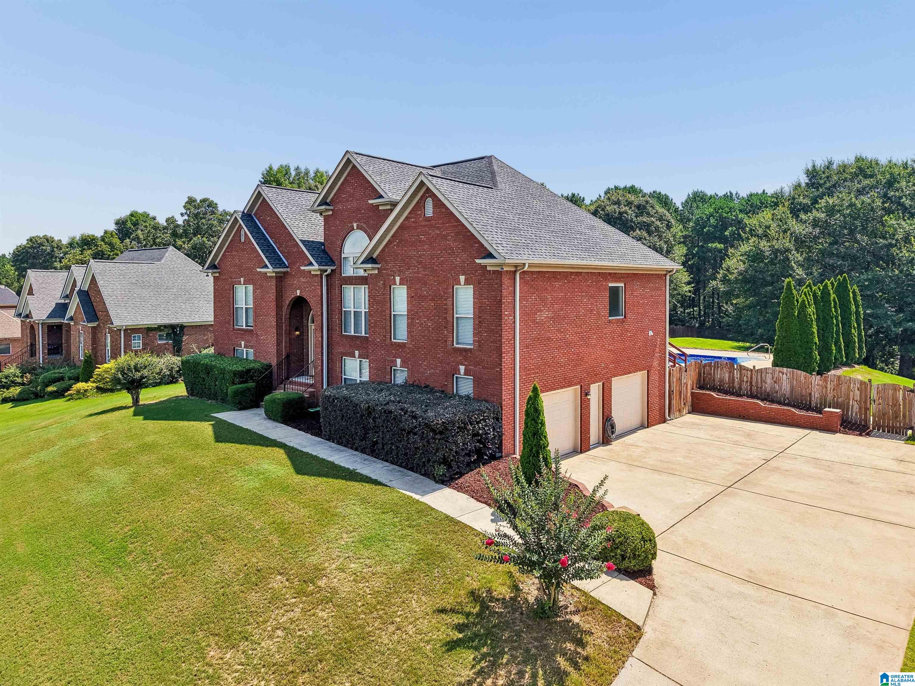 629 EMERALD TRACE