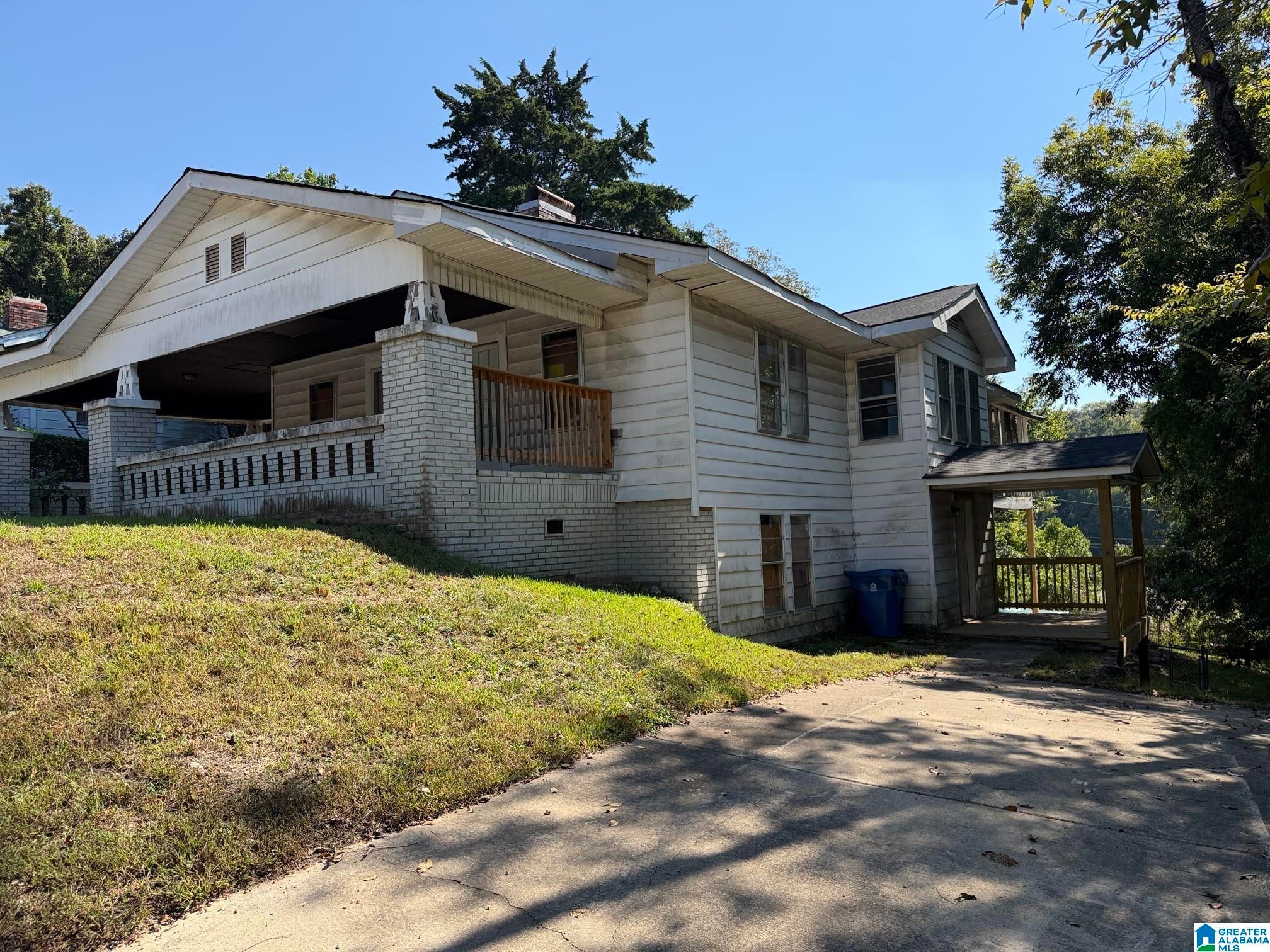 1711 MOUNTAIN DRIVE