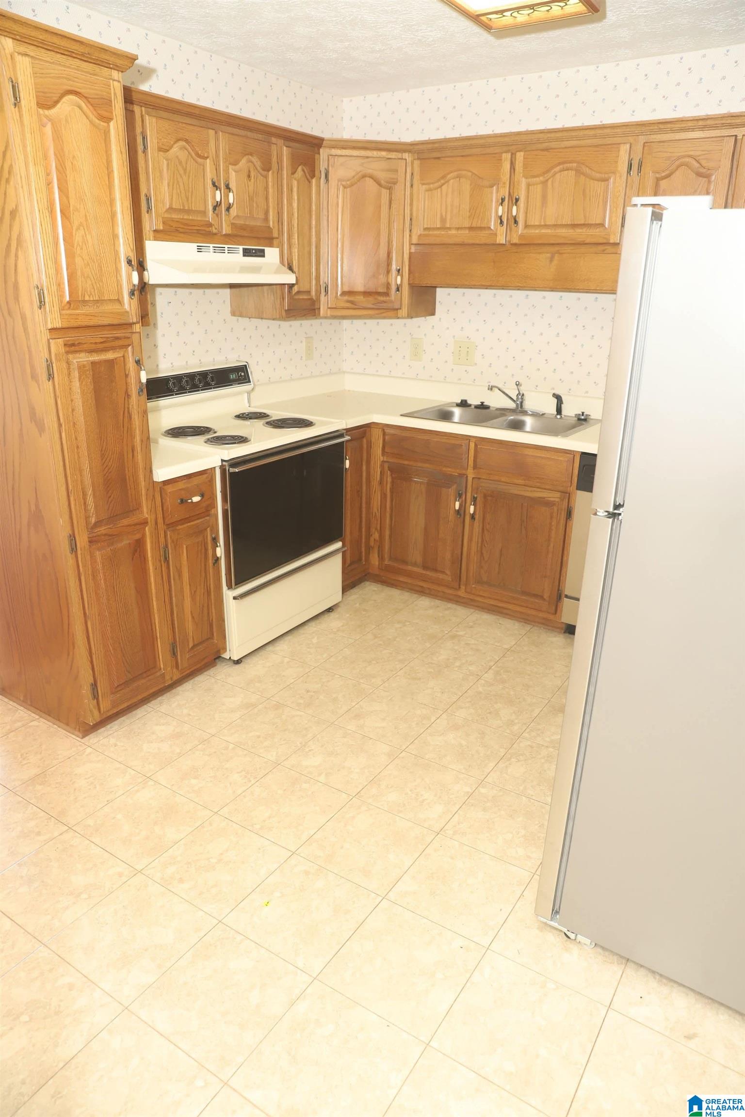 1519 CAMBRIDGE PLACE