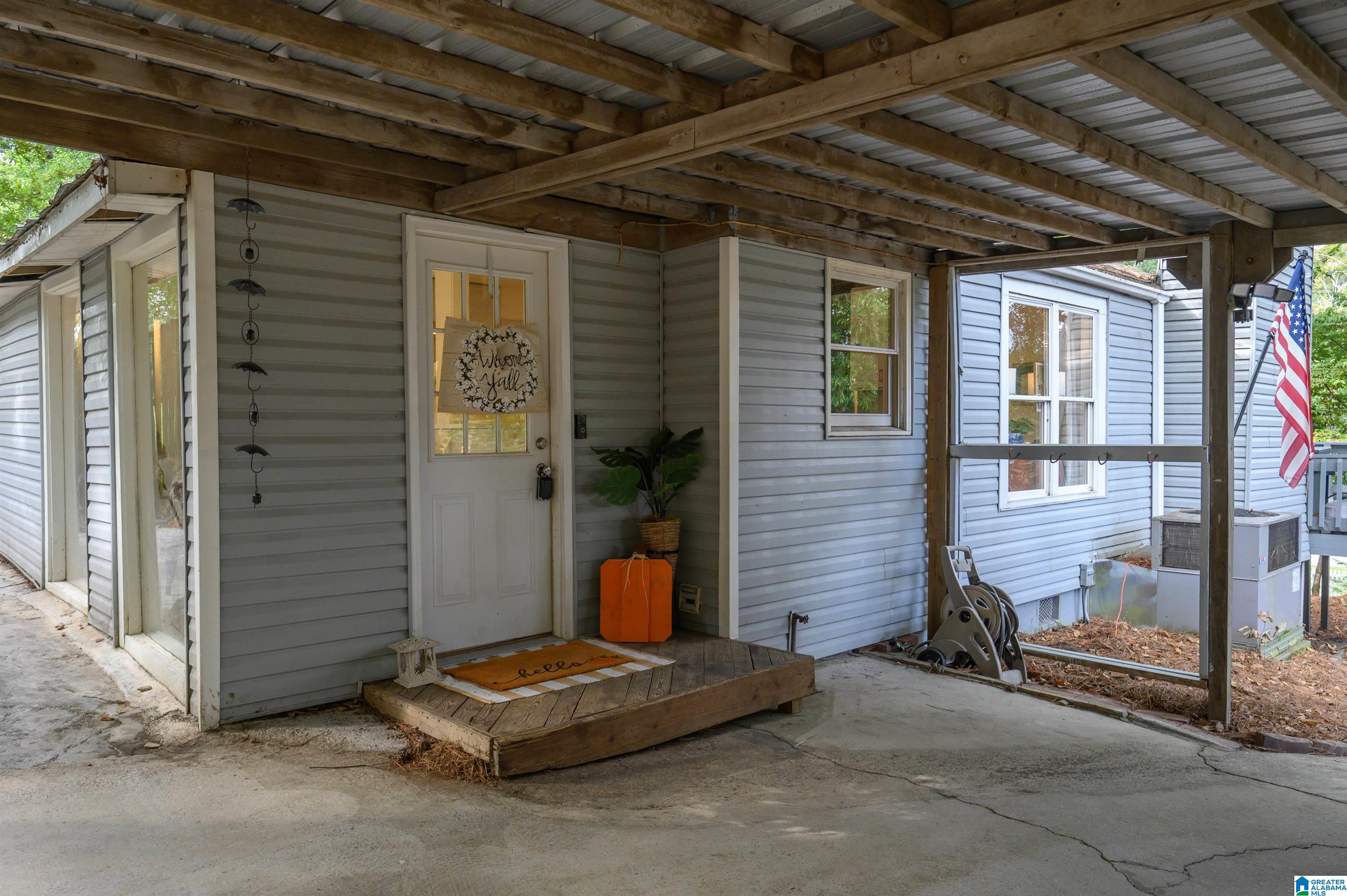 905 COLUMBIANA ROAD