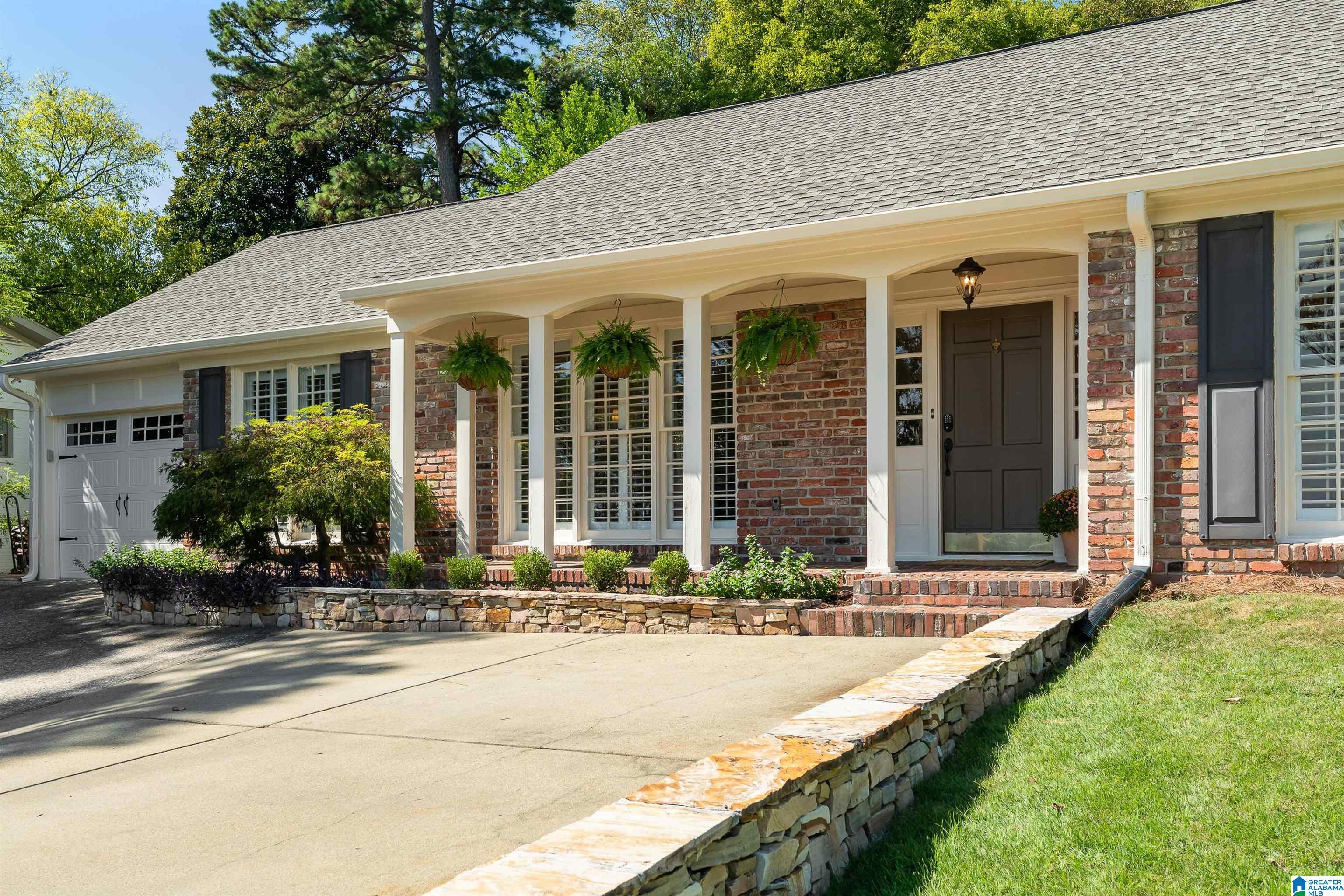 712 LEXINGTON ROAD