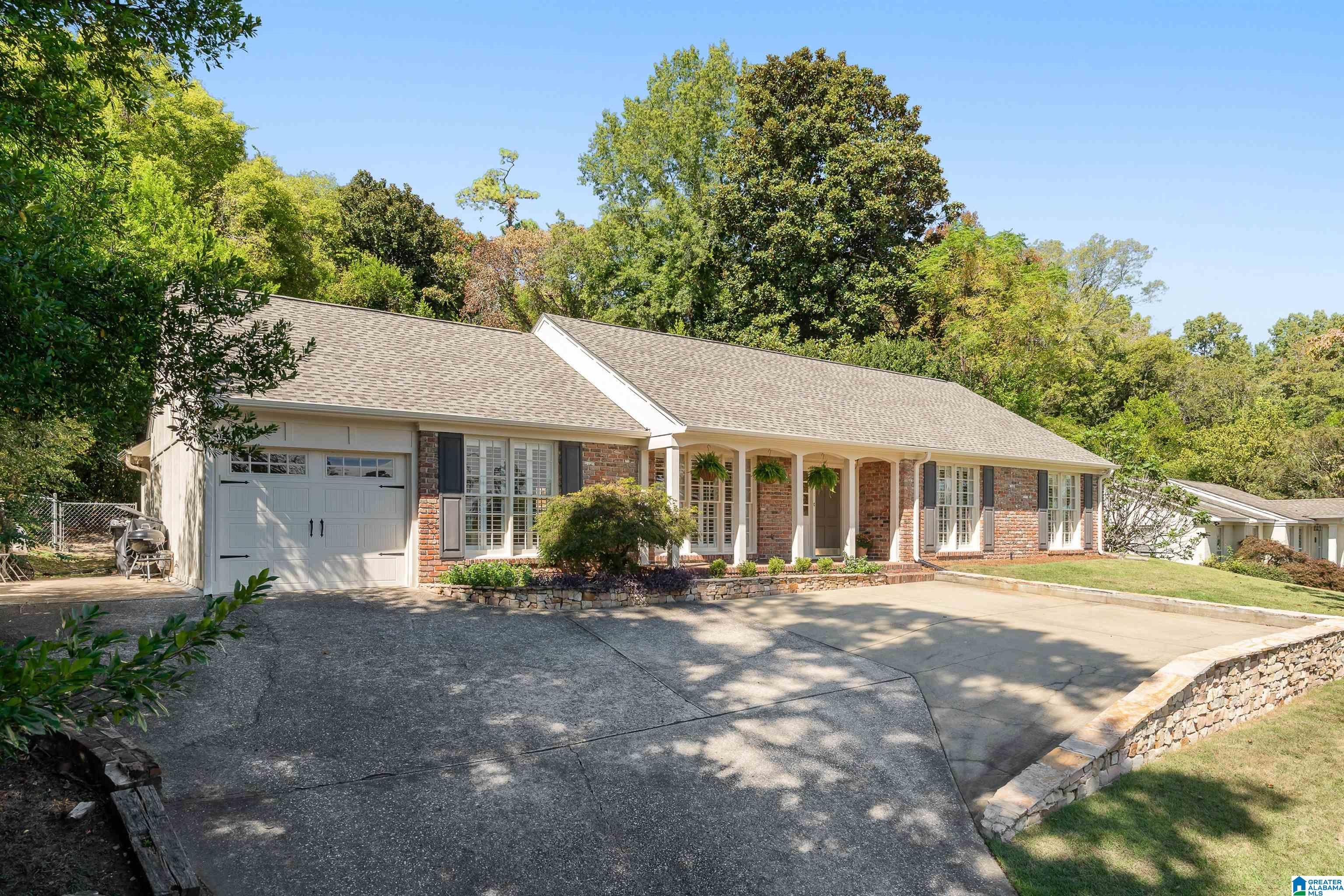 712 LEXINGTON ROAD