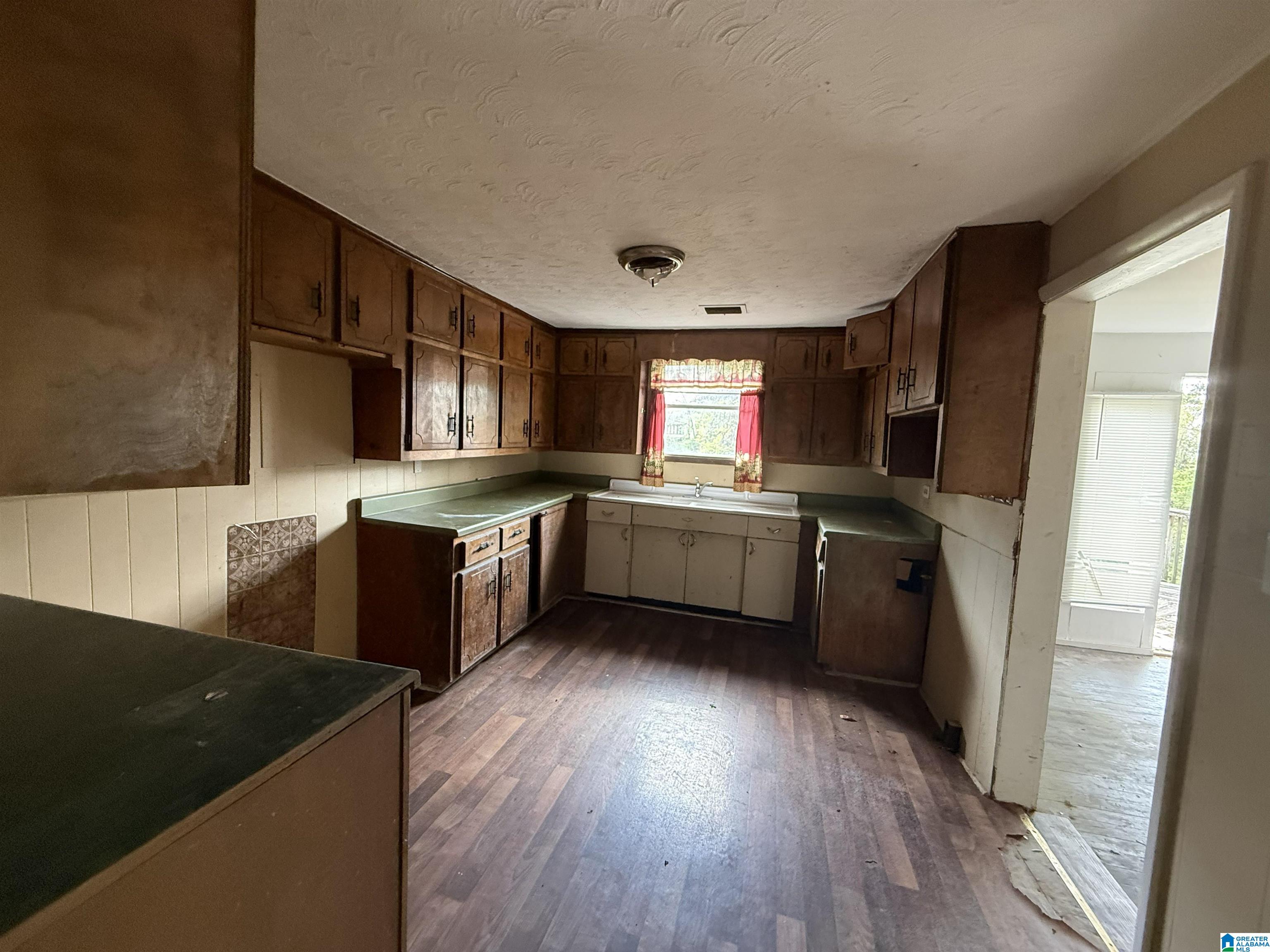 1036 LINTHICUM STREET