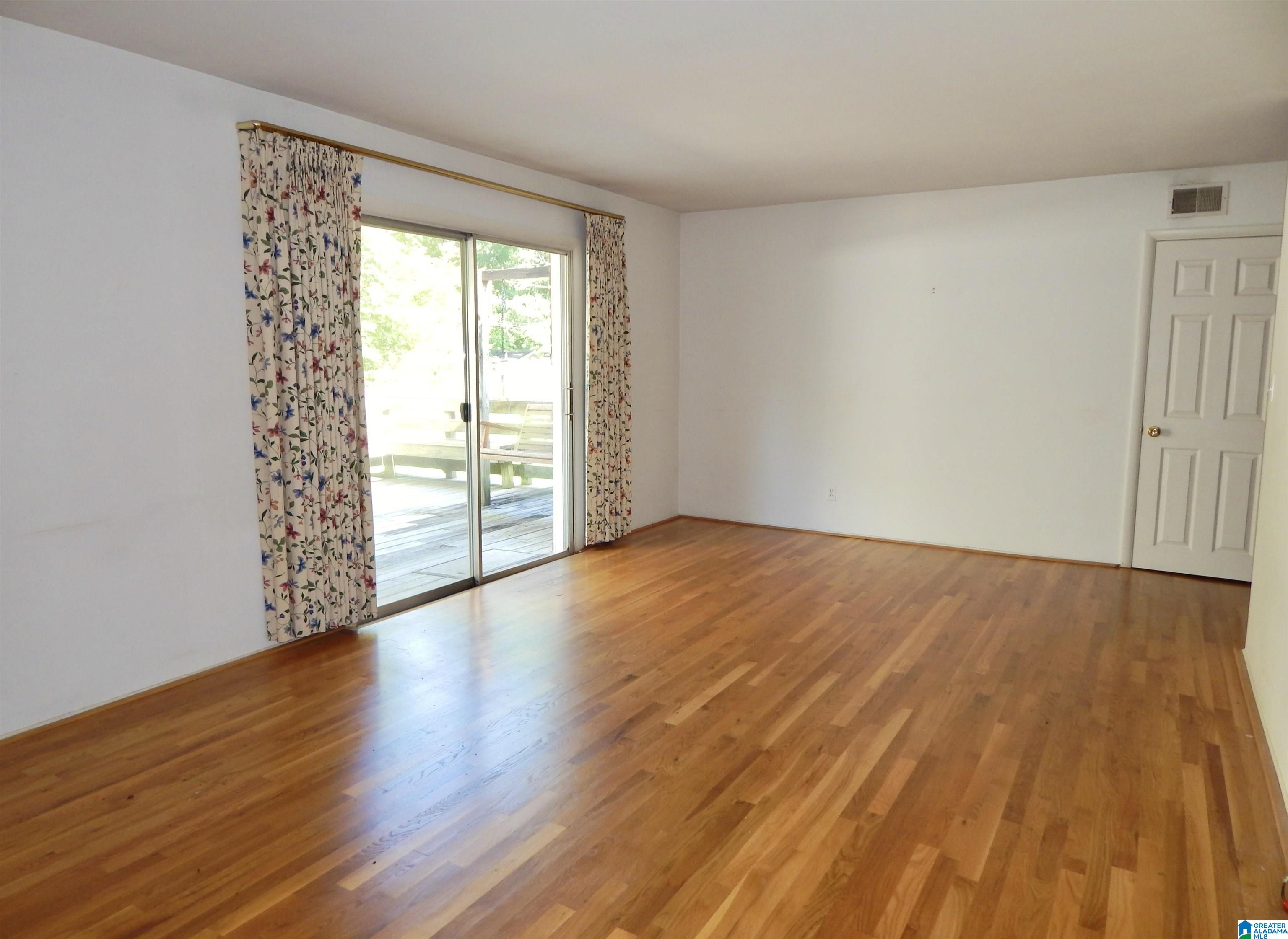 4001 MEADOWVIEW CIRCLE