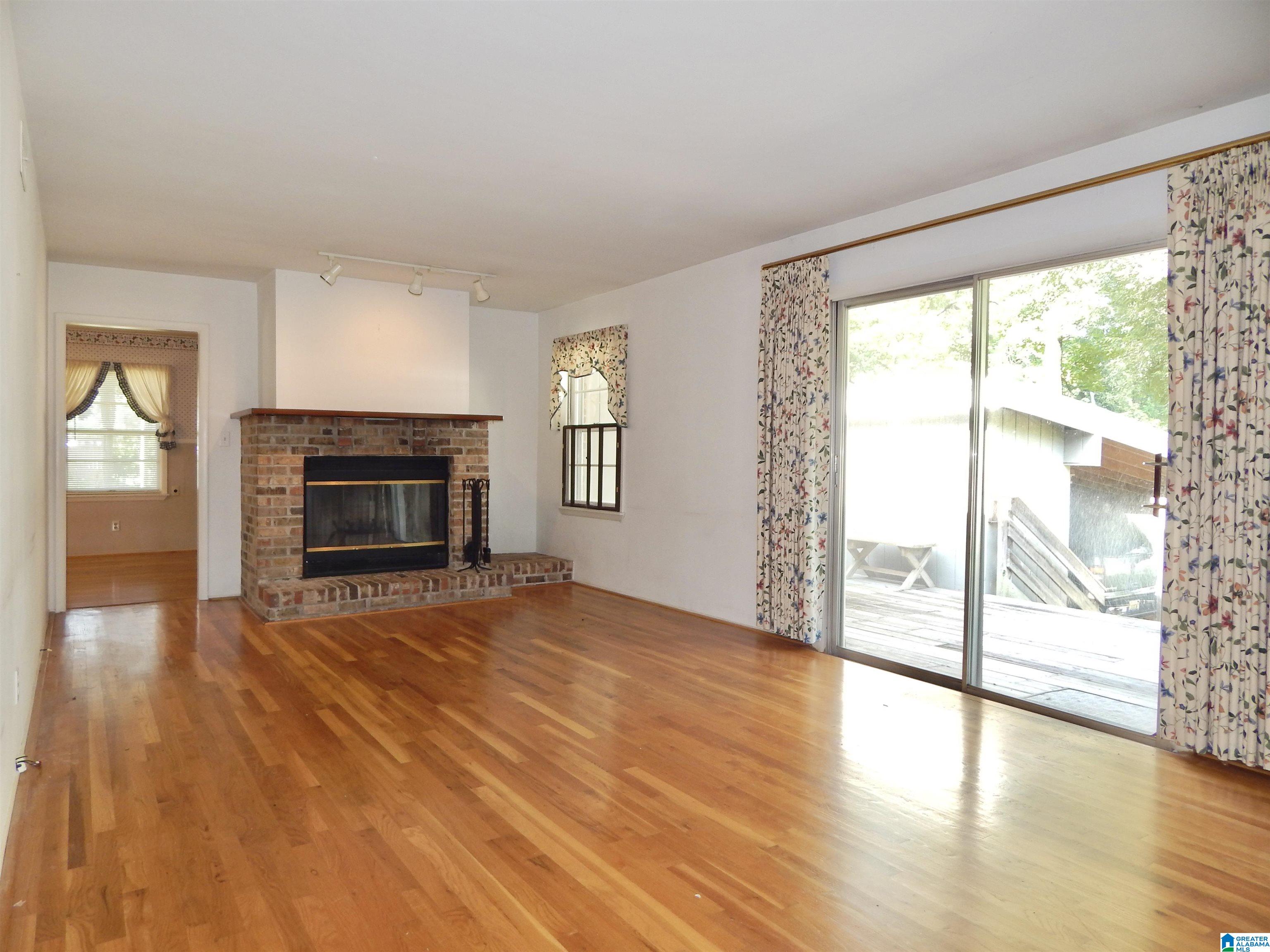 4001 MEADOWVIEW CIRCLE