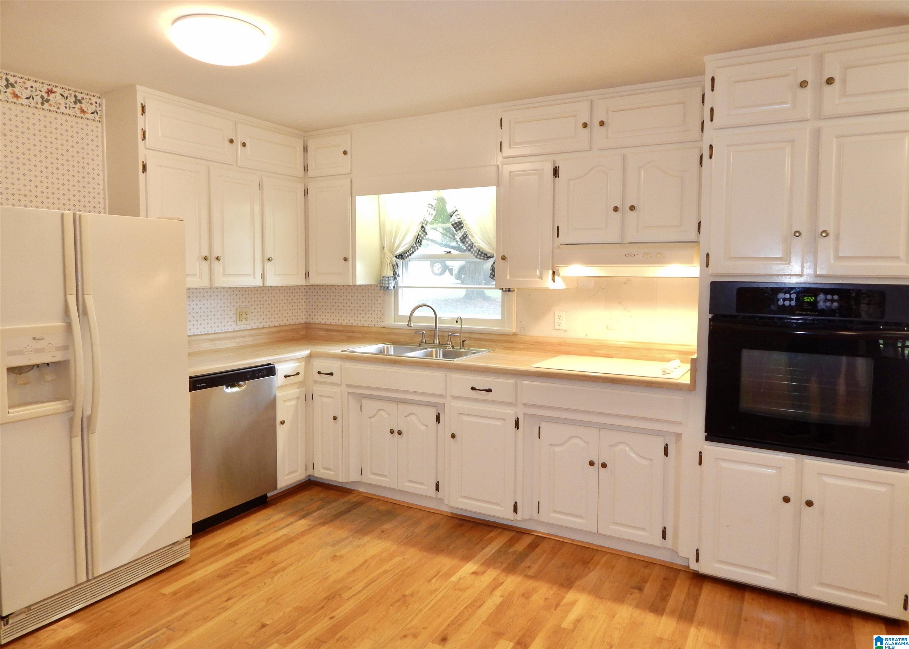 4001 MEADOWVIEW CIRCLE