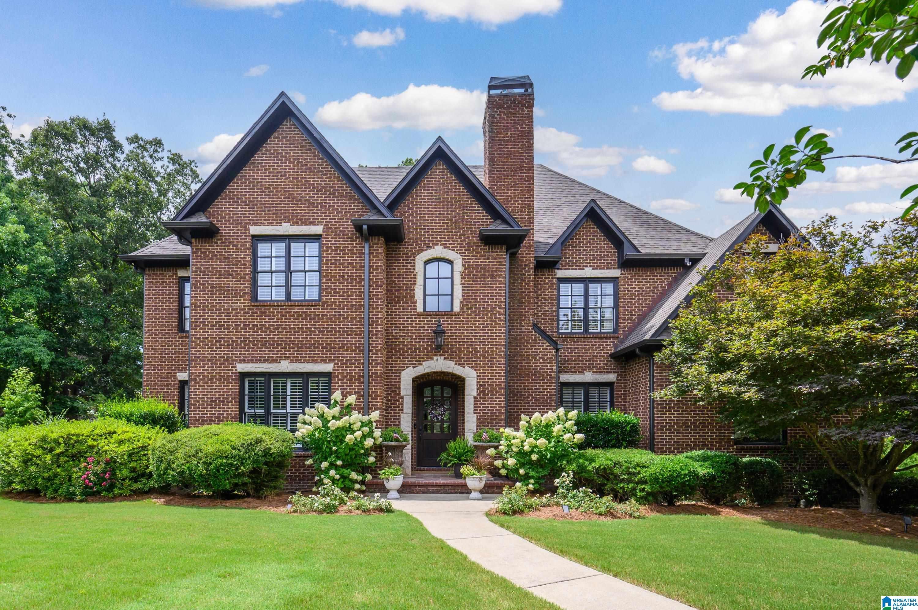 Photo 1 of 94 — 1204 PERTHSHIRE COURT, HOOVER, AL 35242