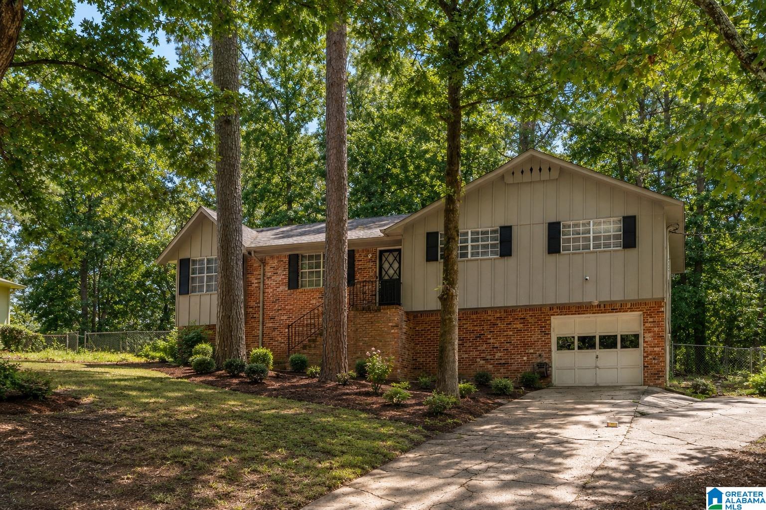1421 BREWSTER CIRCLE