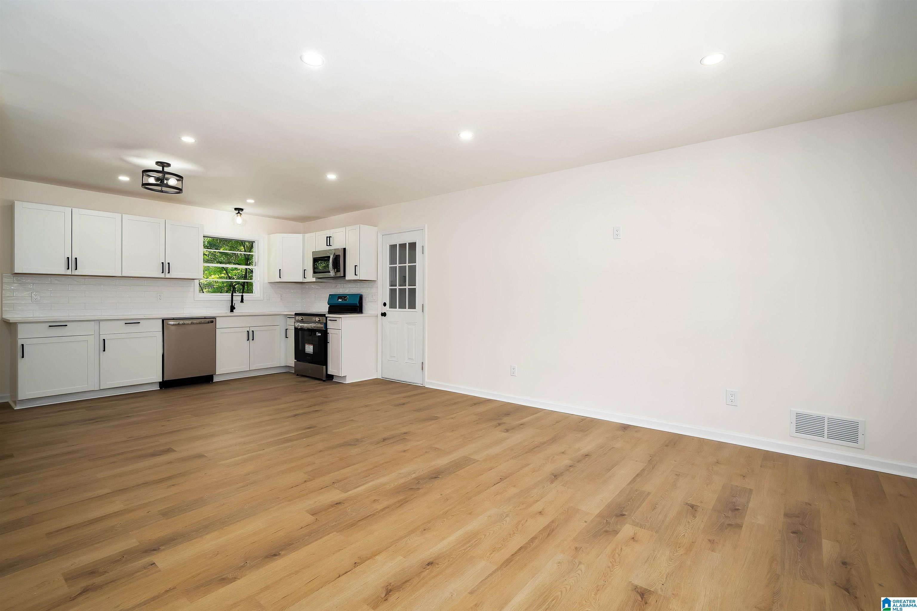 607 FAIRLAWN CIRCLE