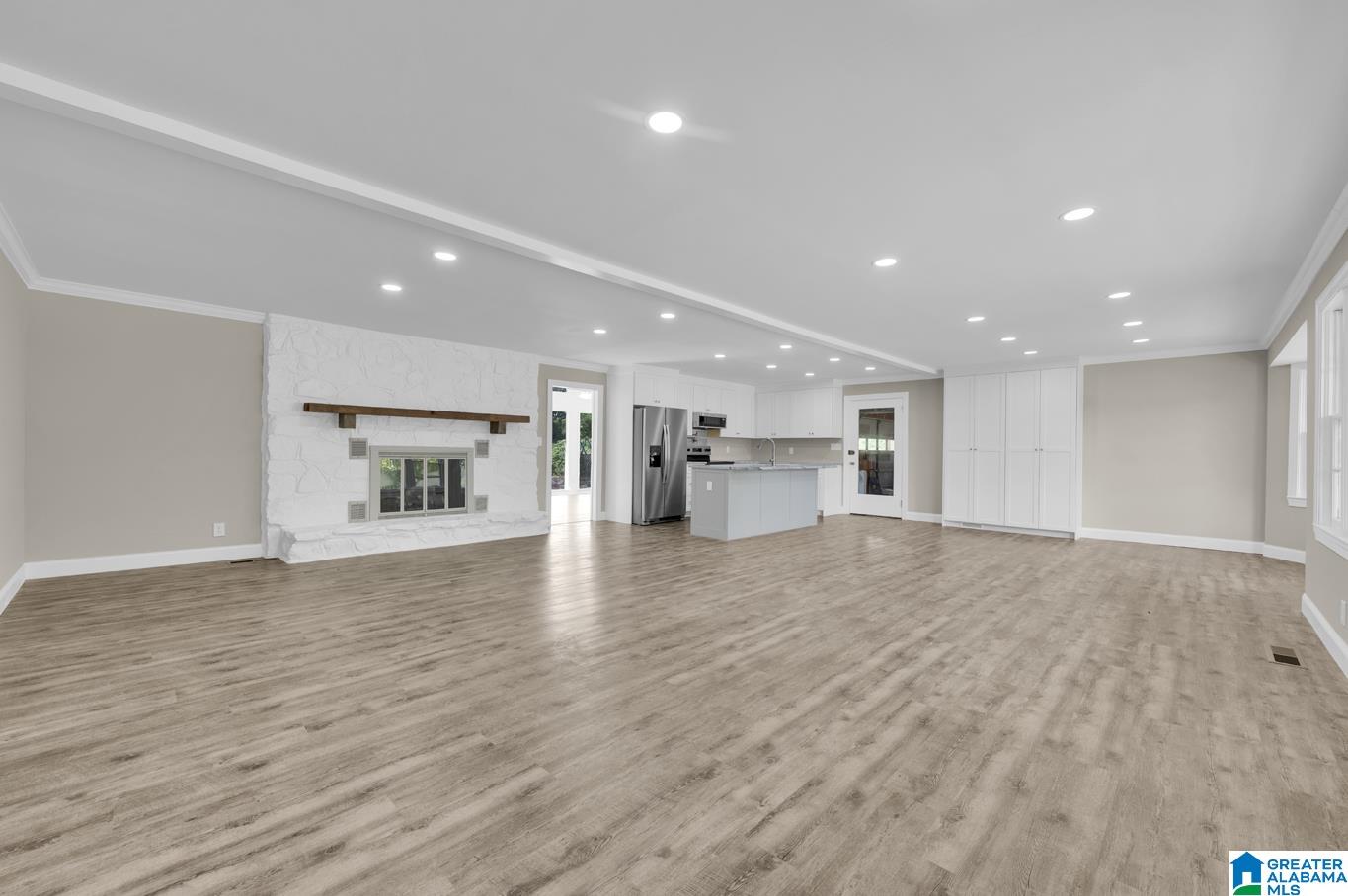 301 W RIDGEWOOD ROAD