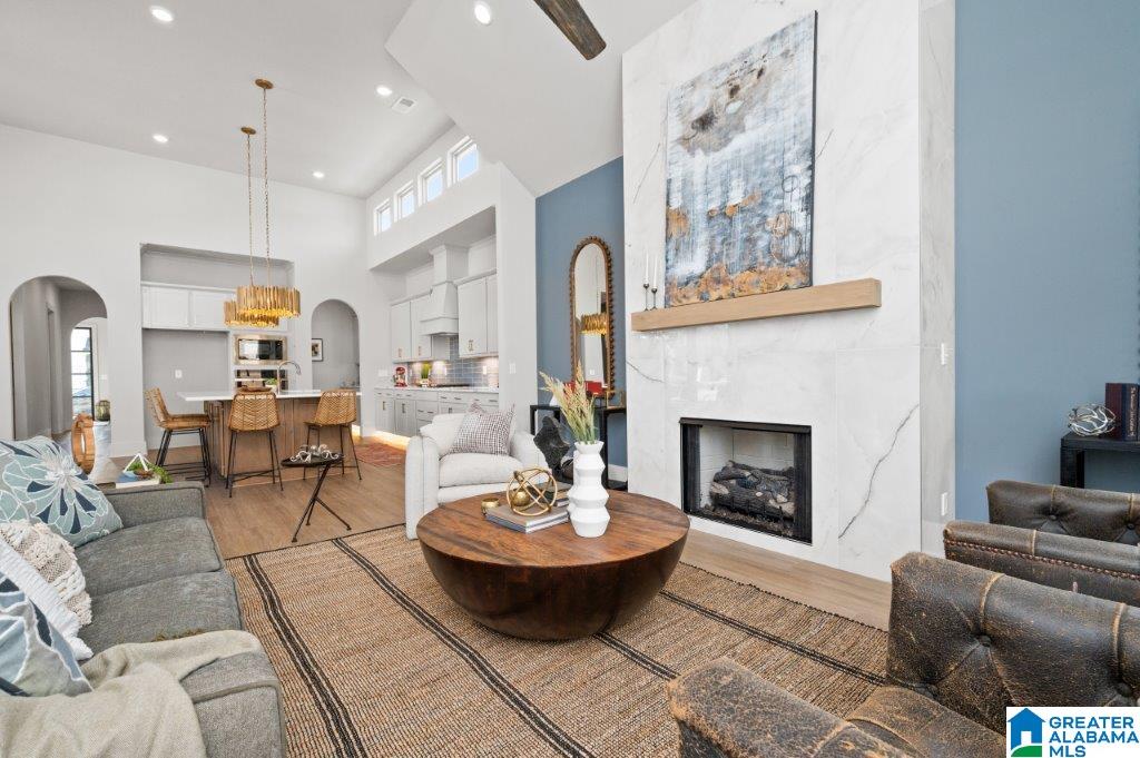 6123 AVONLEIGH CRESCENT