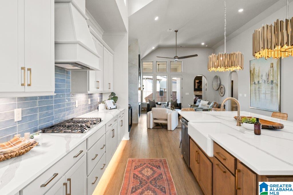 6123 AVONLEIGH CRESCENT