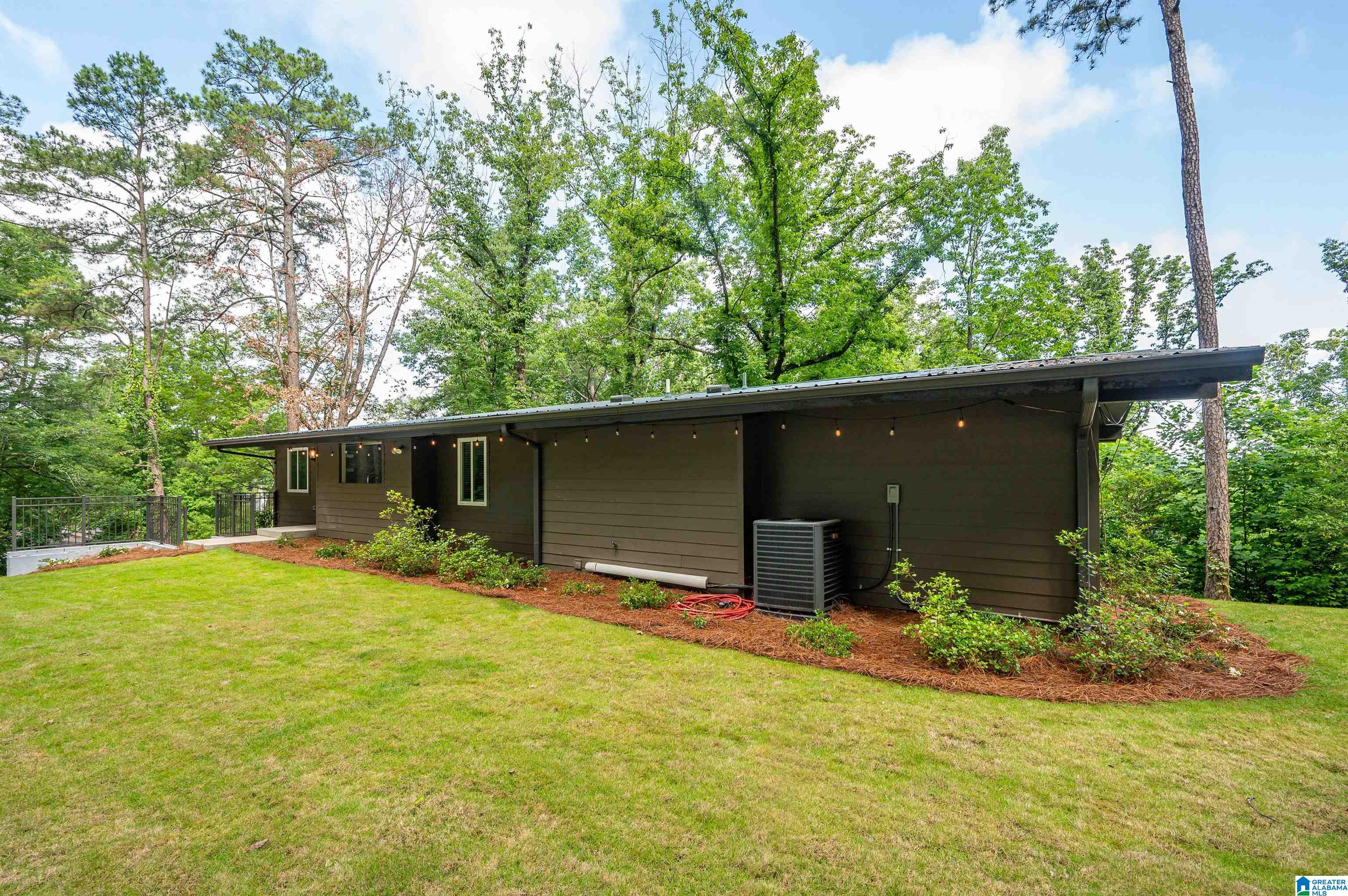 945 DELCRIS DRIVE