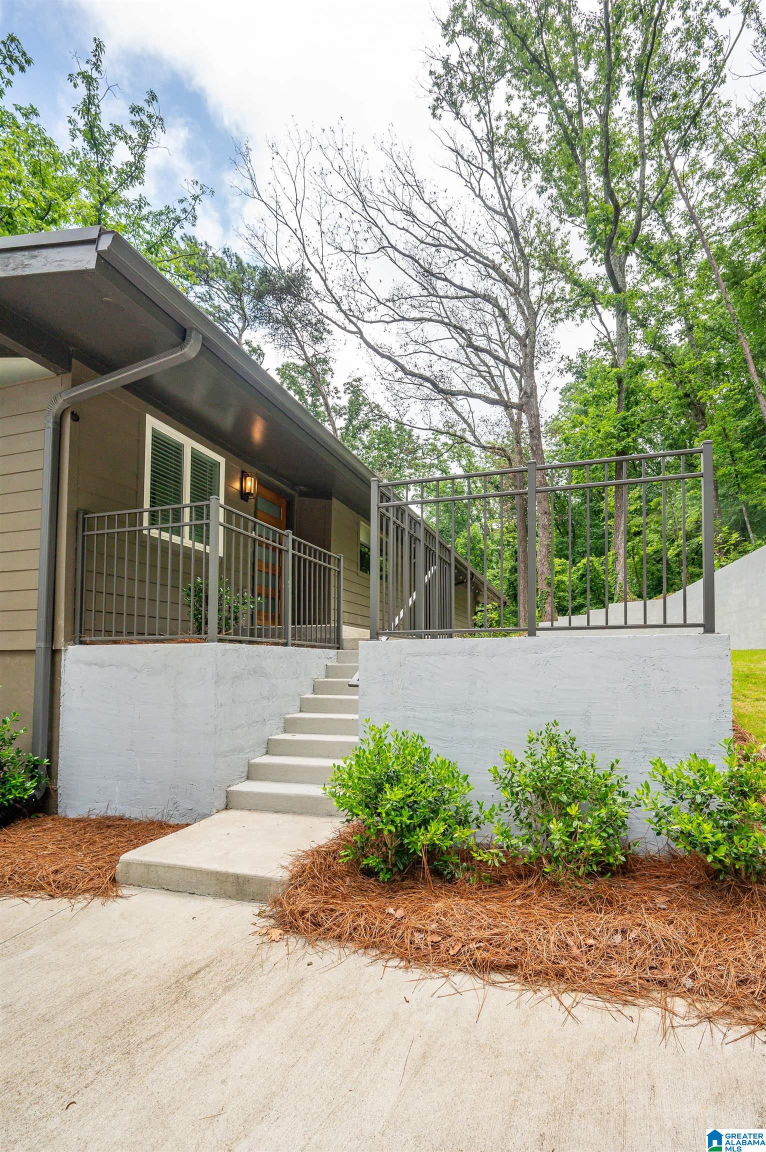 945 DELCRIS DRIVE