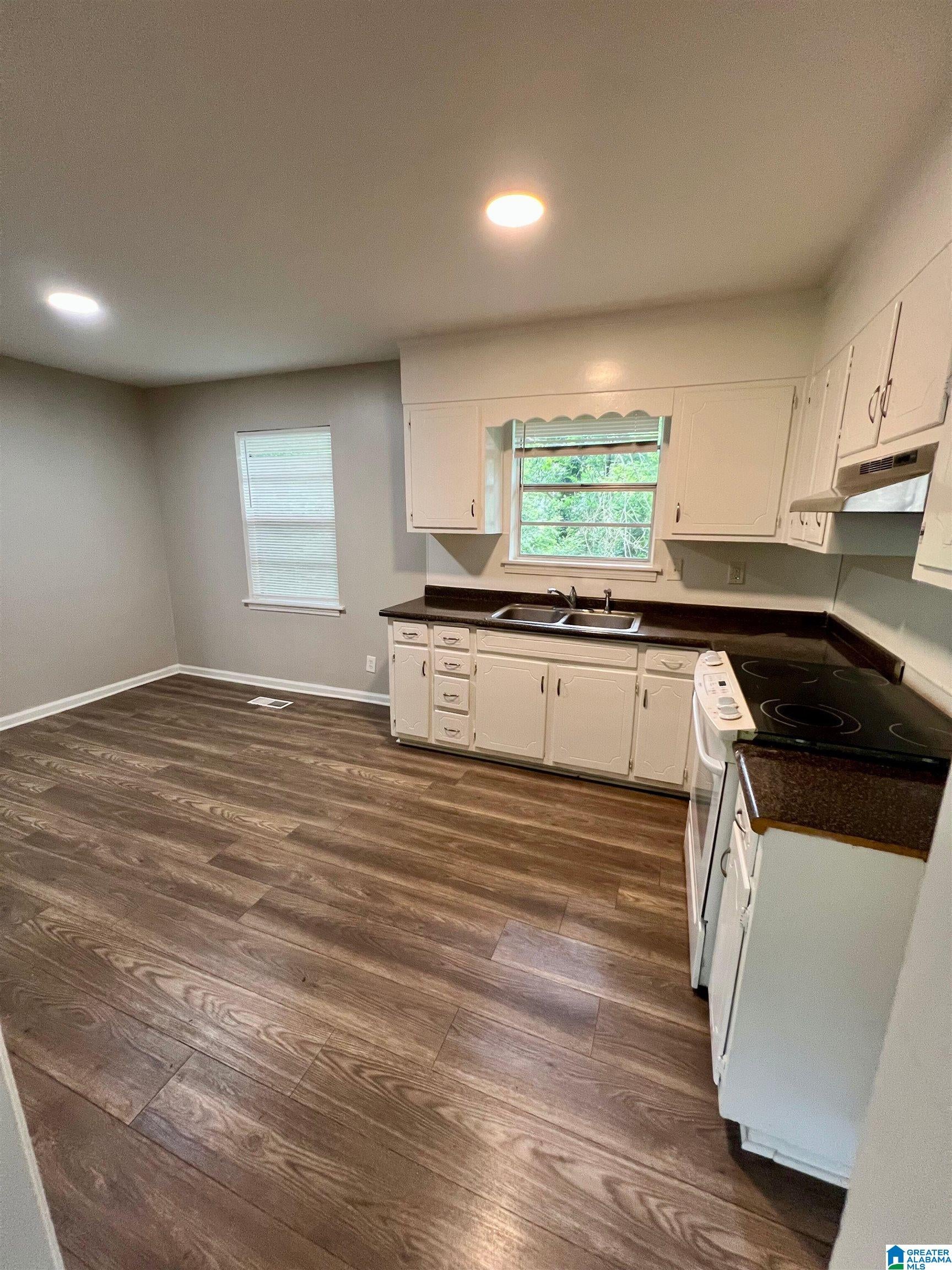 900 VON DALE CIRCLE