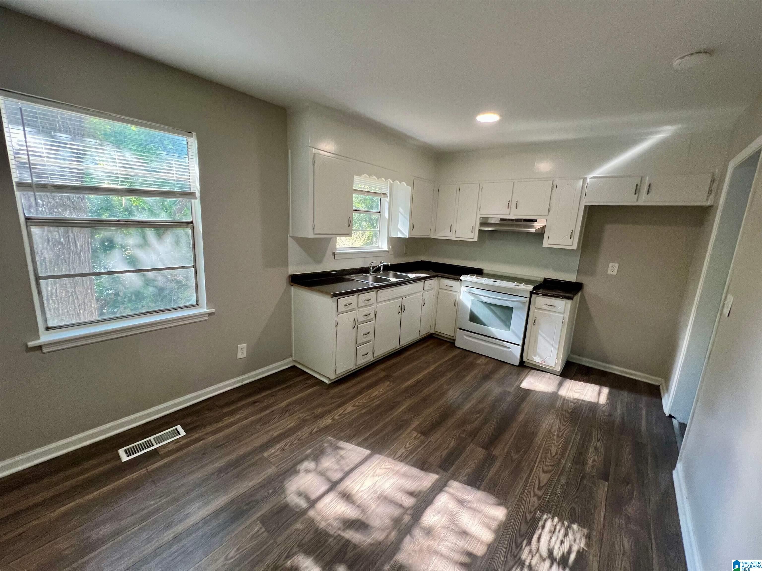 900 VON DALE CIRCLE