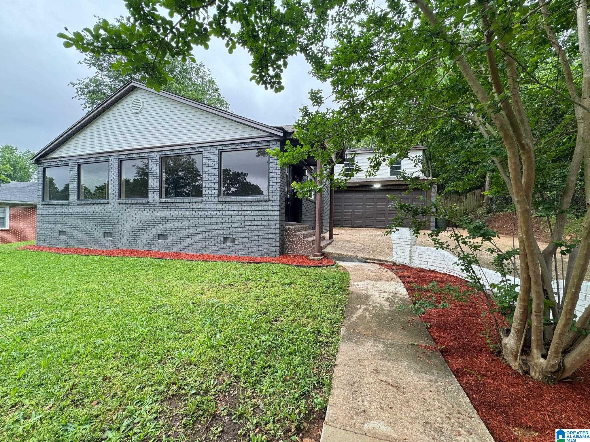 221 SHORT 24TH AVENUE E