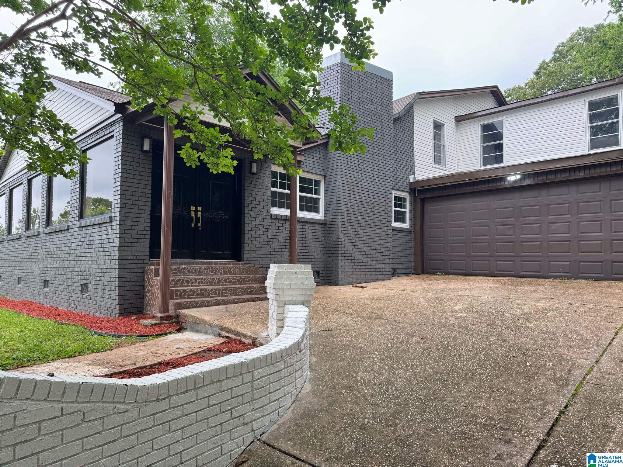 221 SHORT 24TH AVENUE E