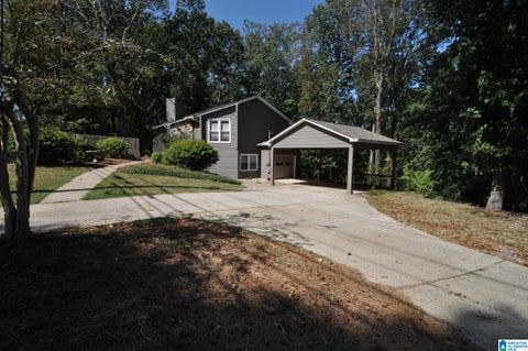 Photo of 3902 S Shades Crest Road, HOOVER, AL 35244 (MLS # 21465357)