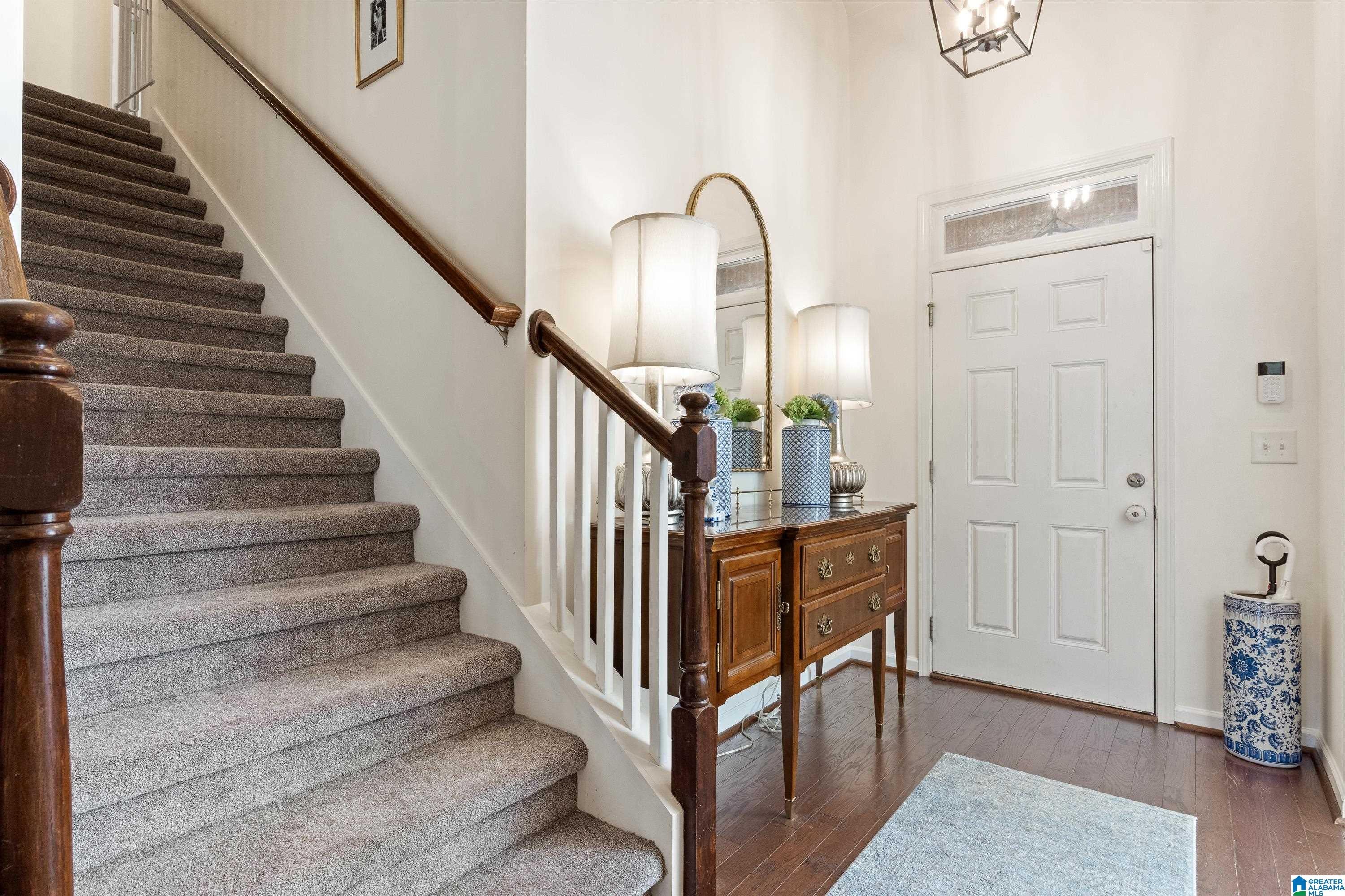 300 CREEKSIDE CIRCLE