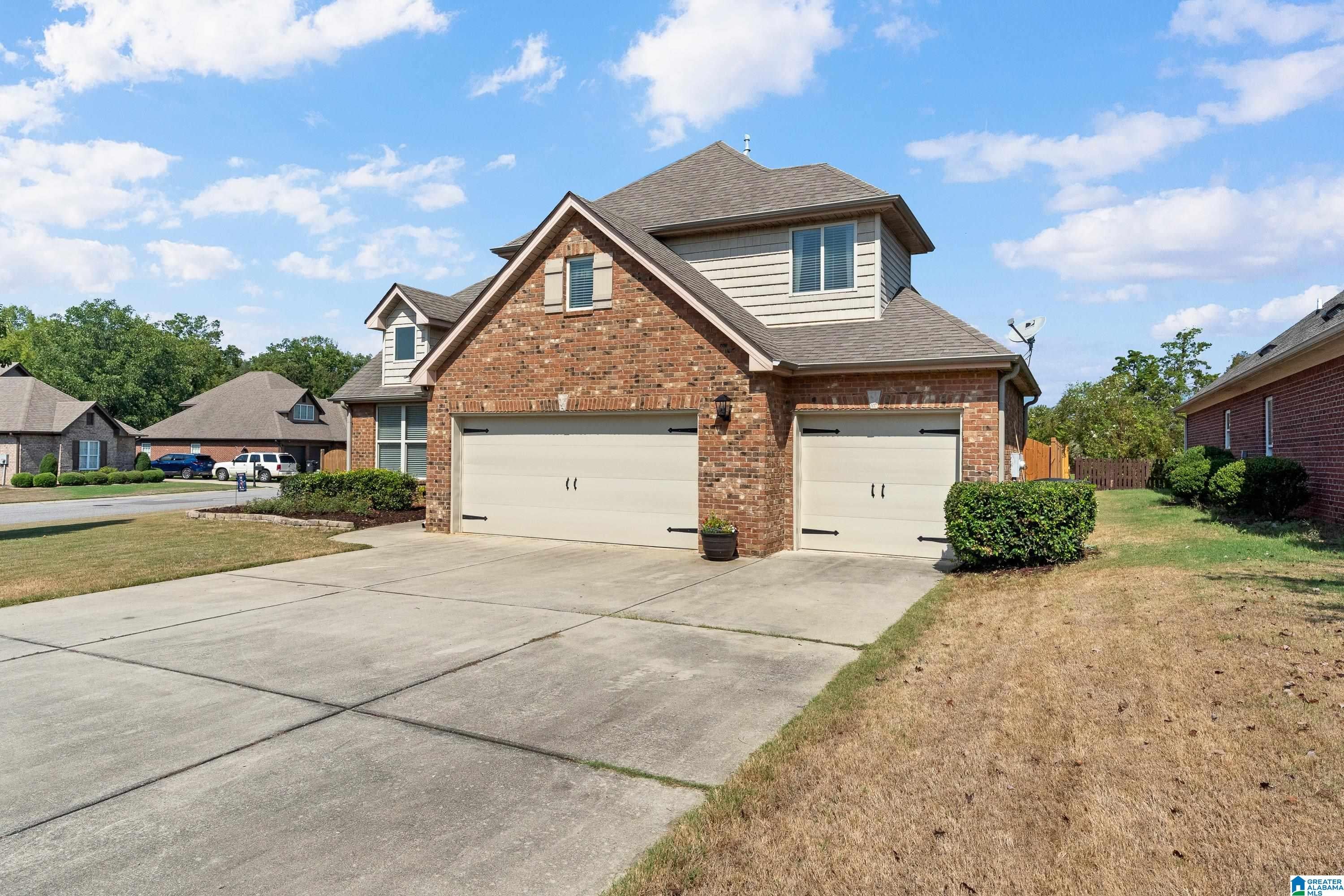 300 CREEKSIDE CIRCLE