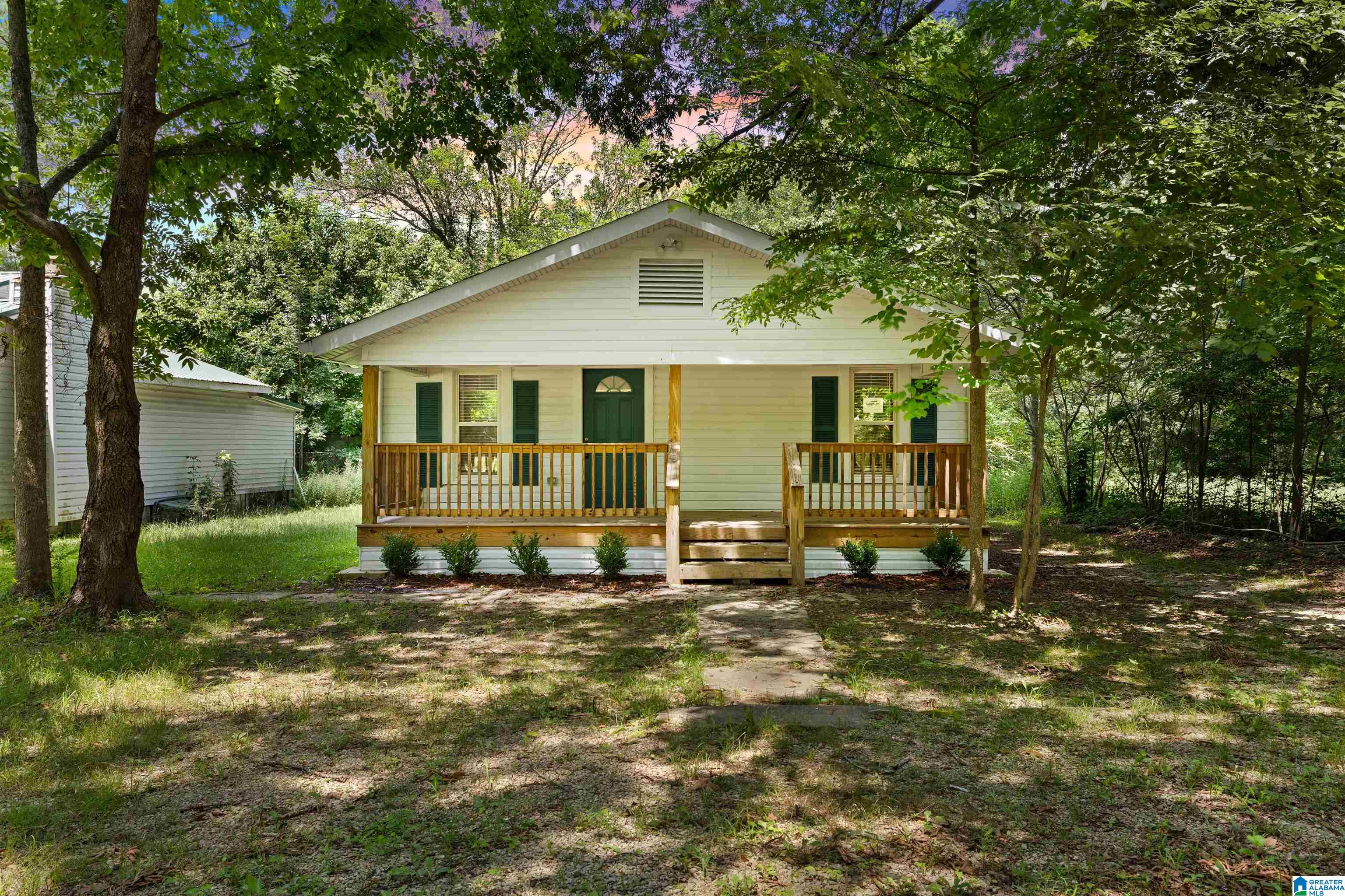 Photo 1 of 27 — 2112 CUMBERLAND ROAD, BESSEMER, AL 35022