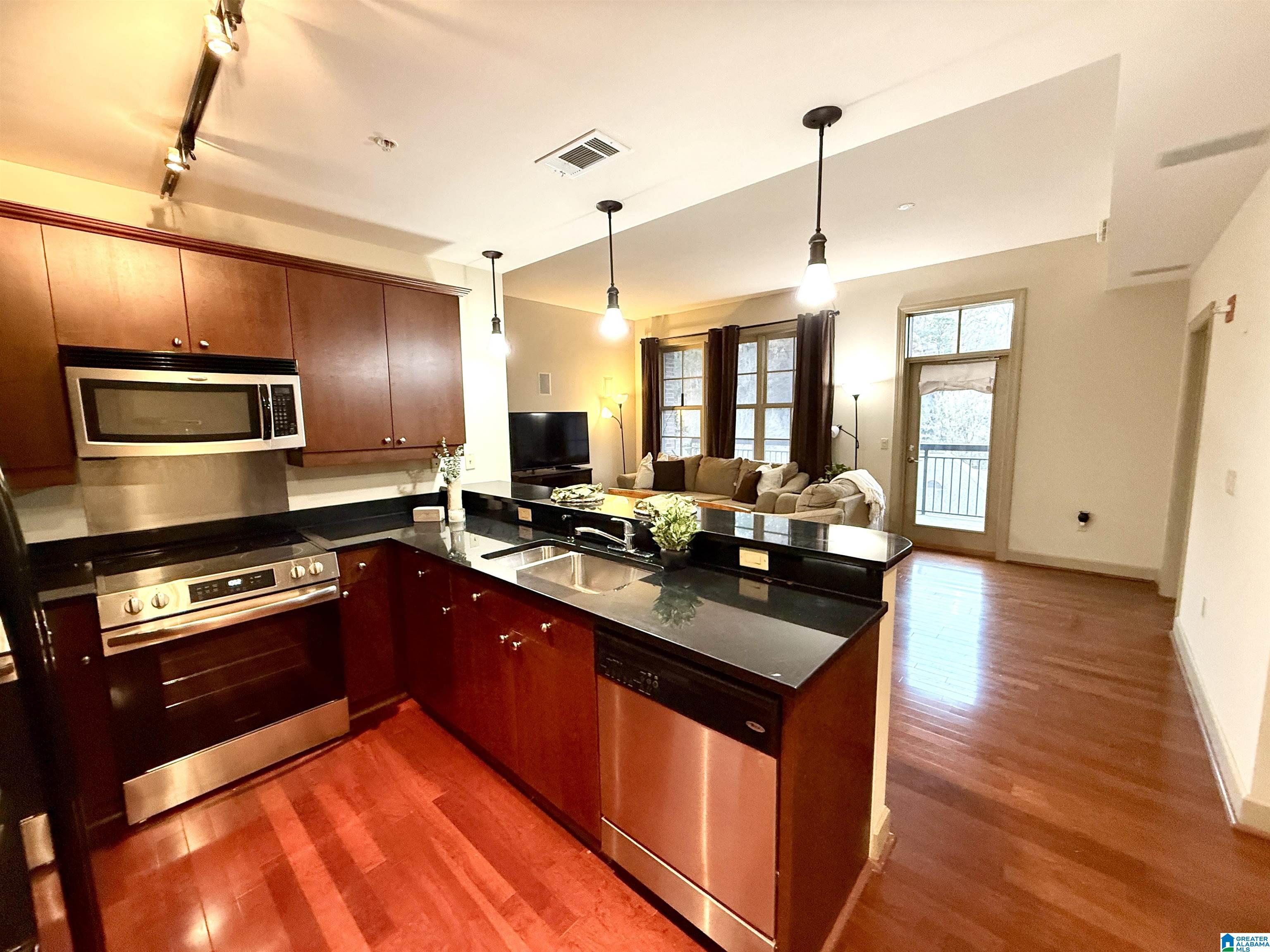 1040 BROADWAY PARK 323