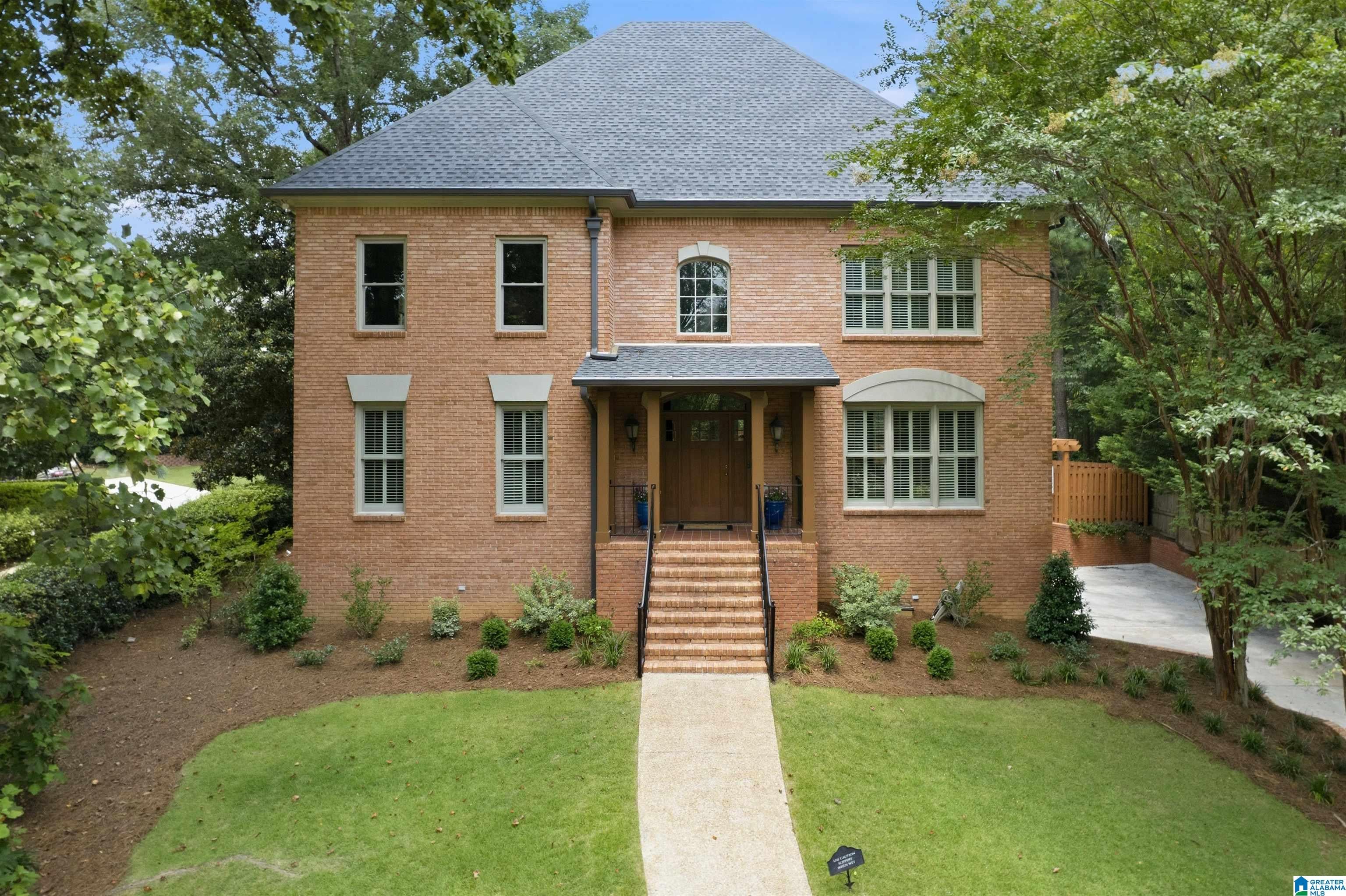 2804 CROSSWOOD CIRCLE