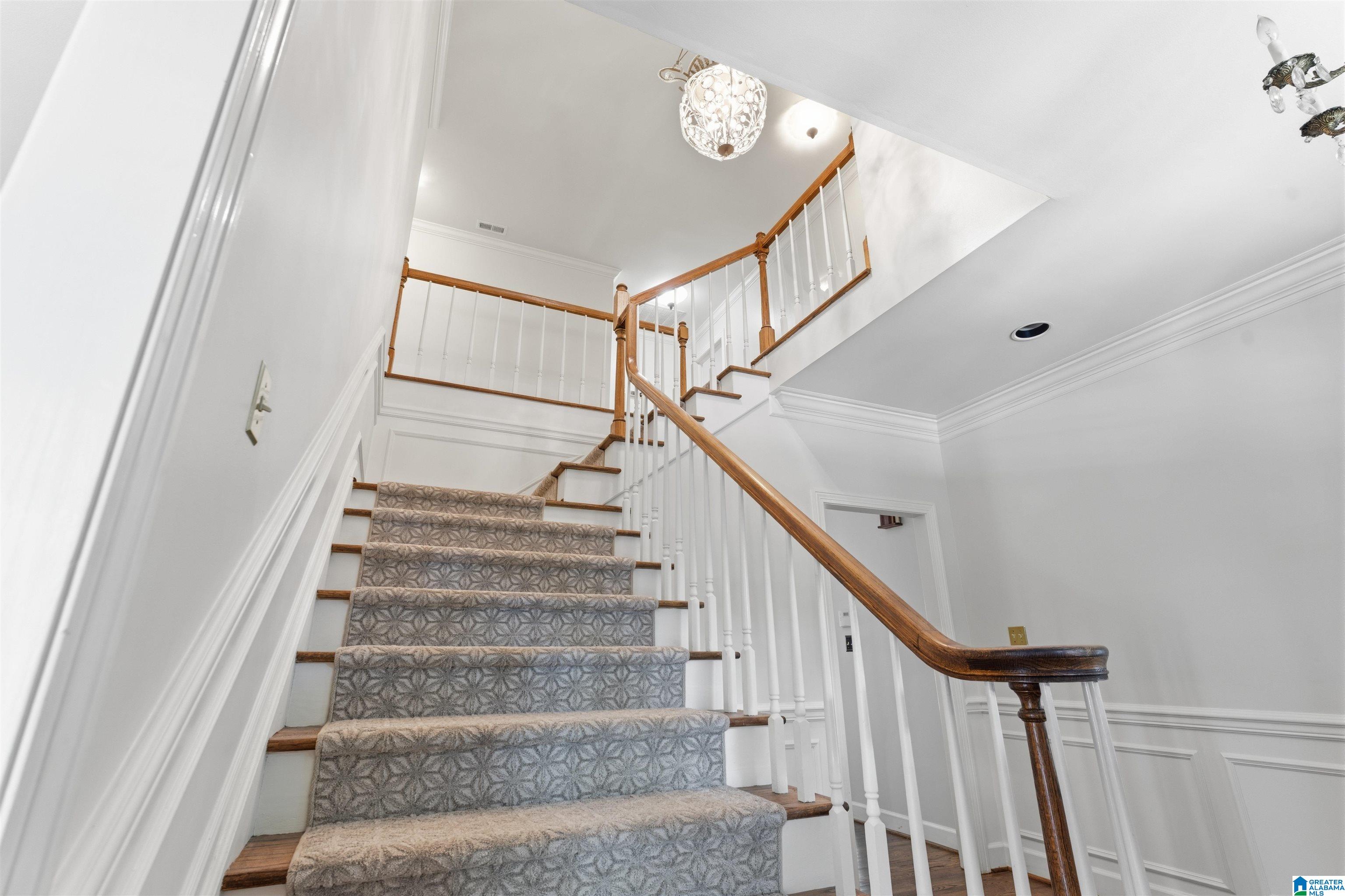 2804 CROSSWOOD CIRCLE