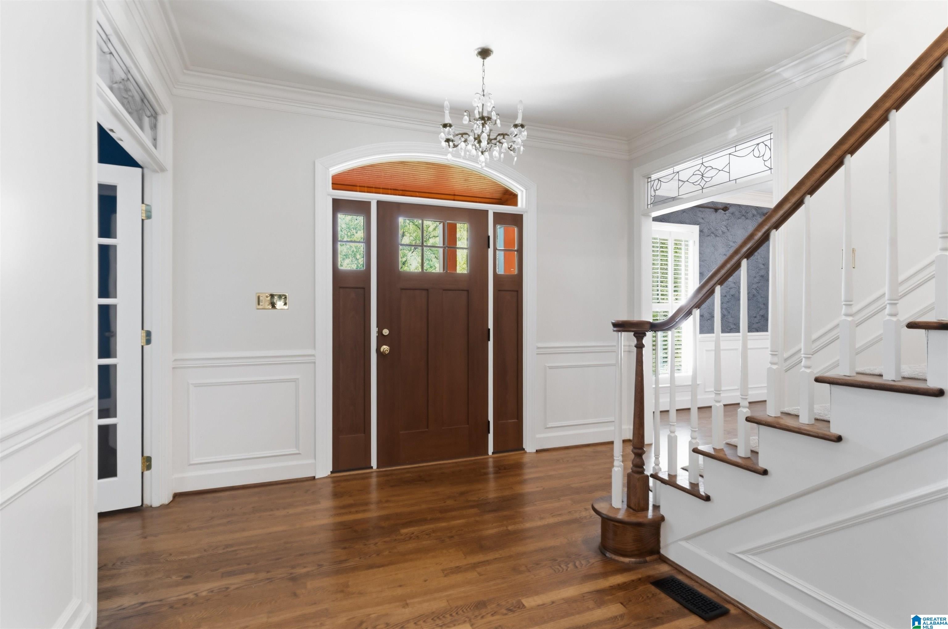 2804 CROSSWOOD CIRCLE