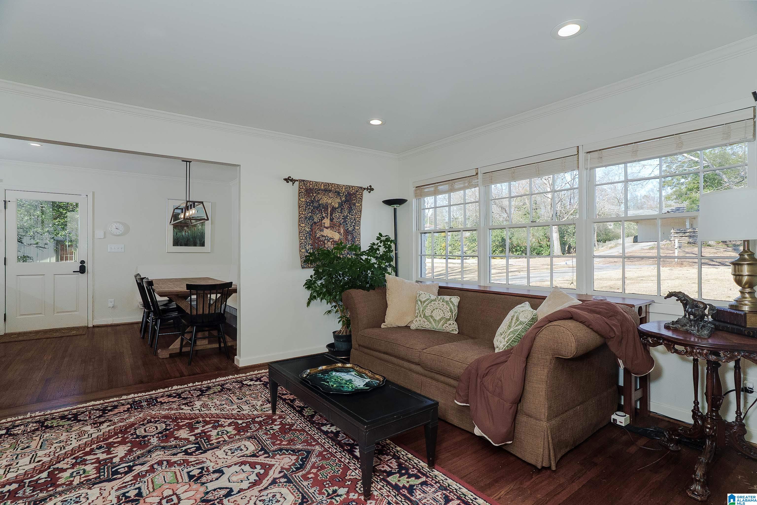 1437 LINDA VISTA LANE