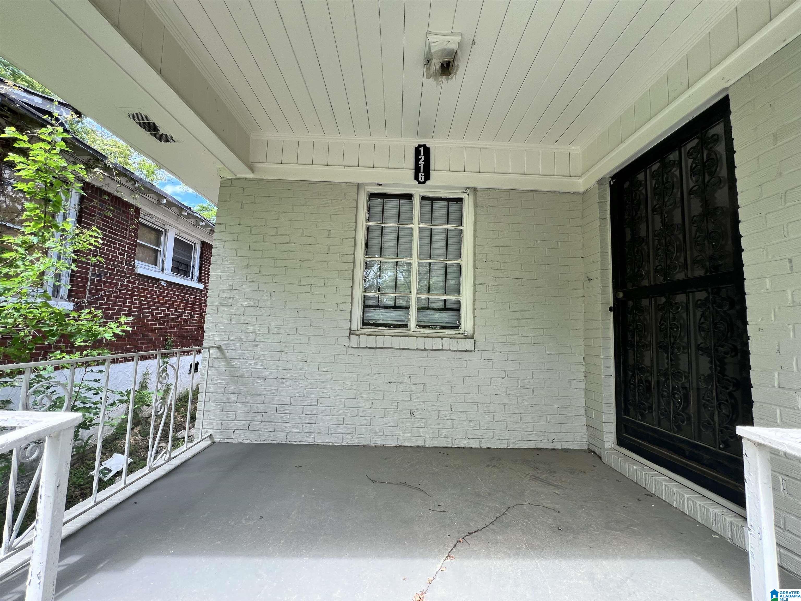 1216 GRAYMONT AVENUE W