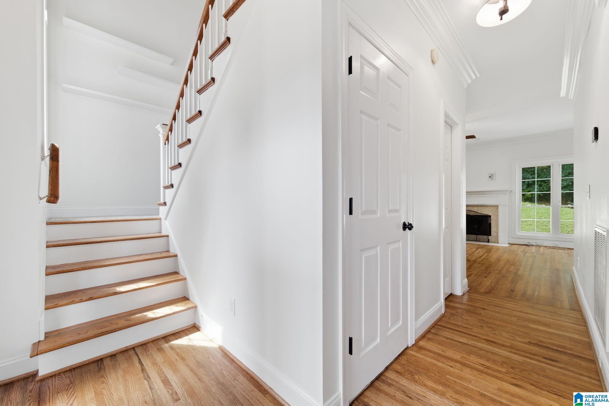 276 WOODBURY DRIVE