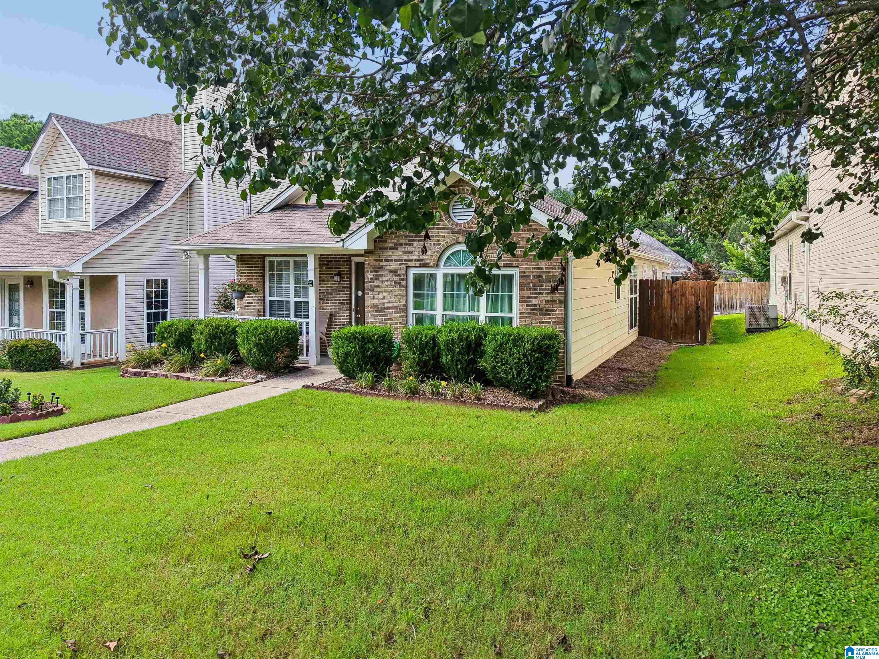 144 WARWICK CIRCLE