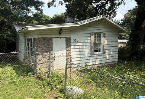 Photo of 324 Railroad Avenue, ADAMSVILLE, AL 35005 (MLS # 21465487)