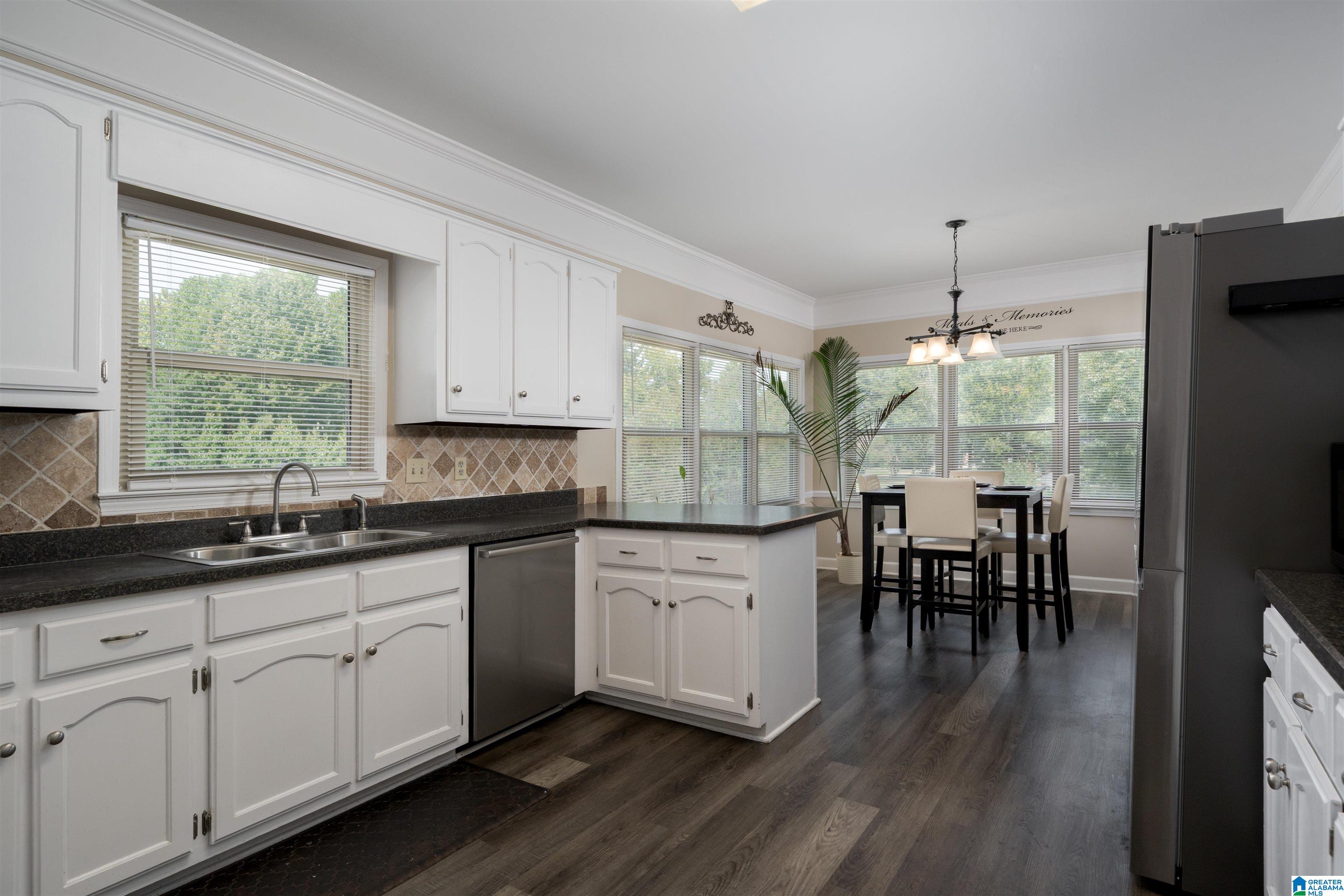 1520 HONEY LOCUST DRIVE