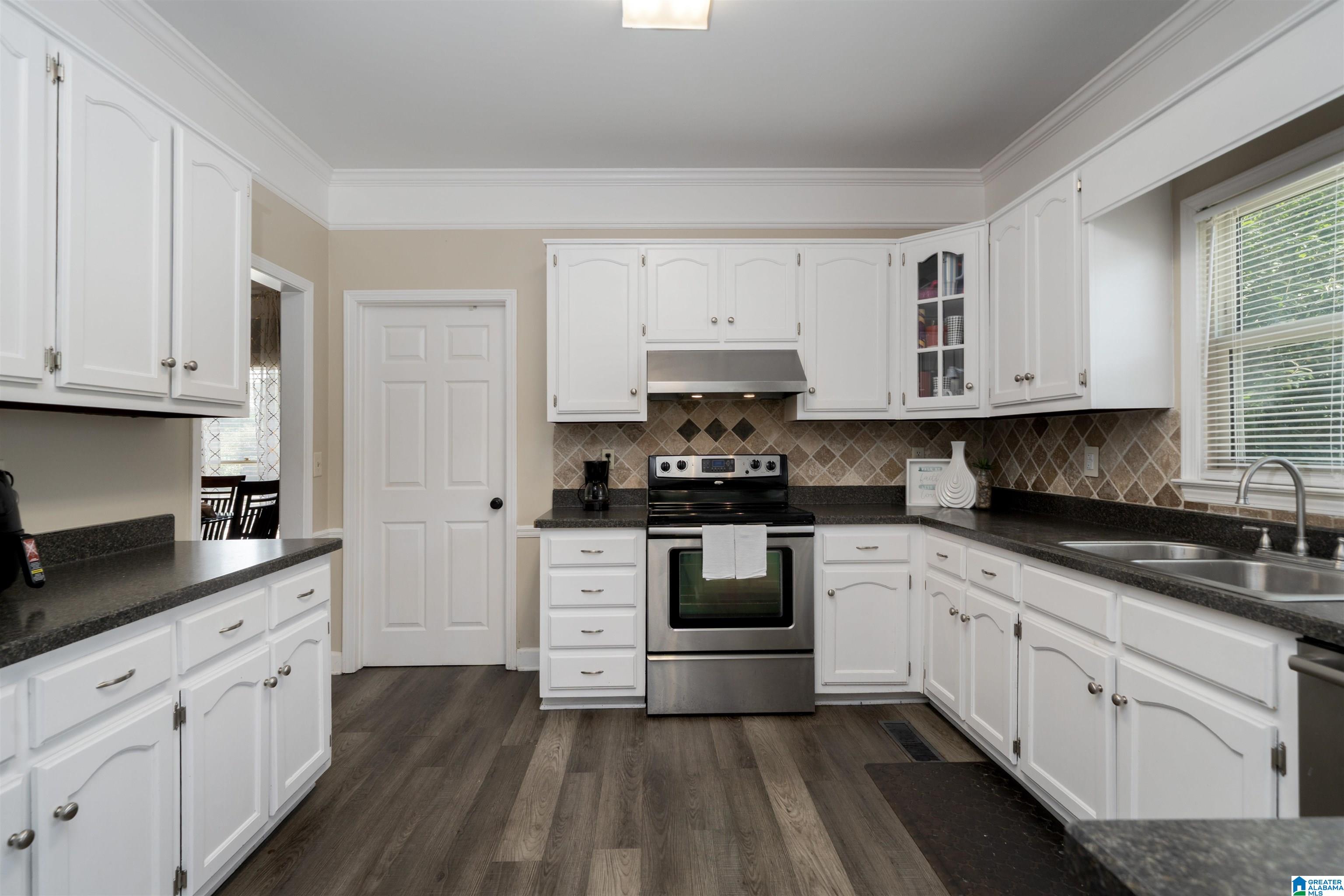 1520 HONEY LOCUST DRIVE