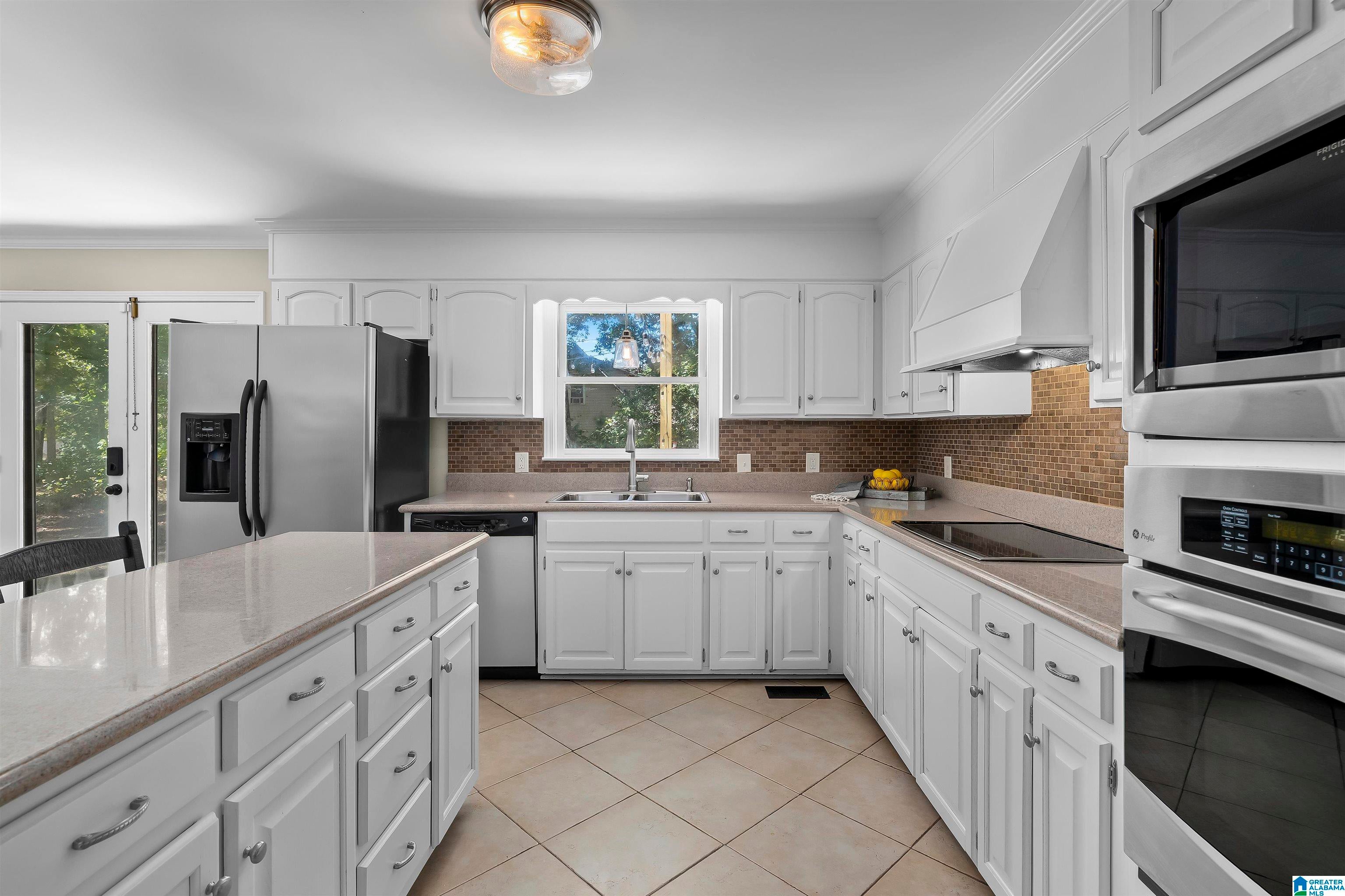 3504 FAIR OAKS DRIVE