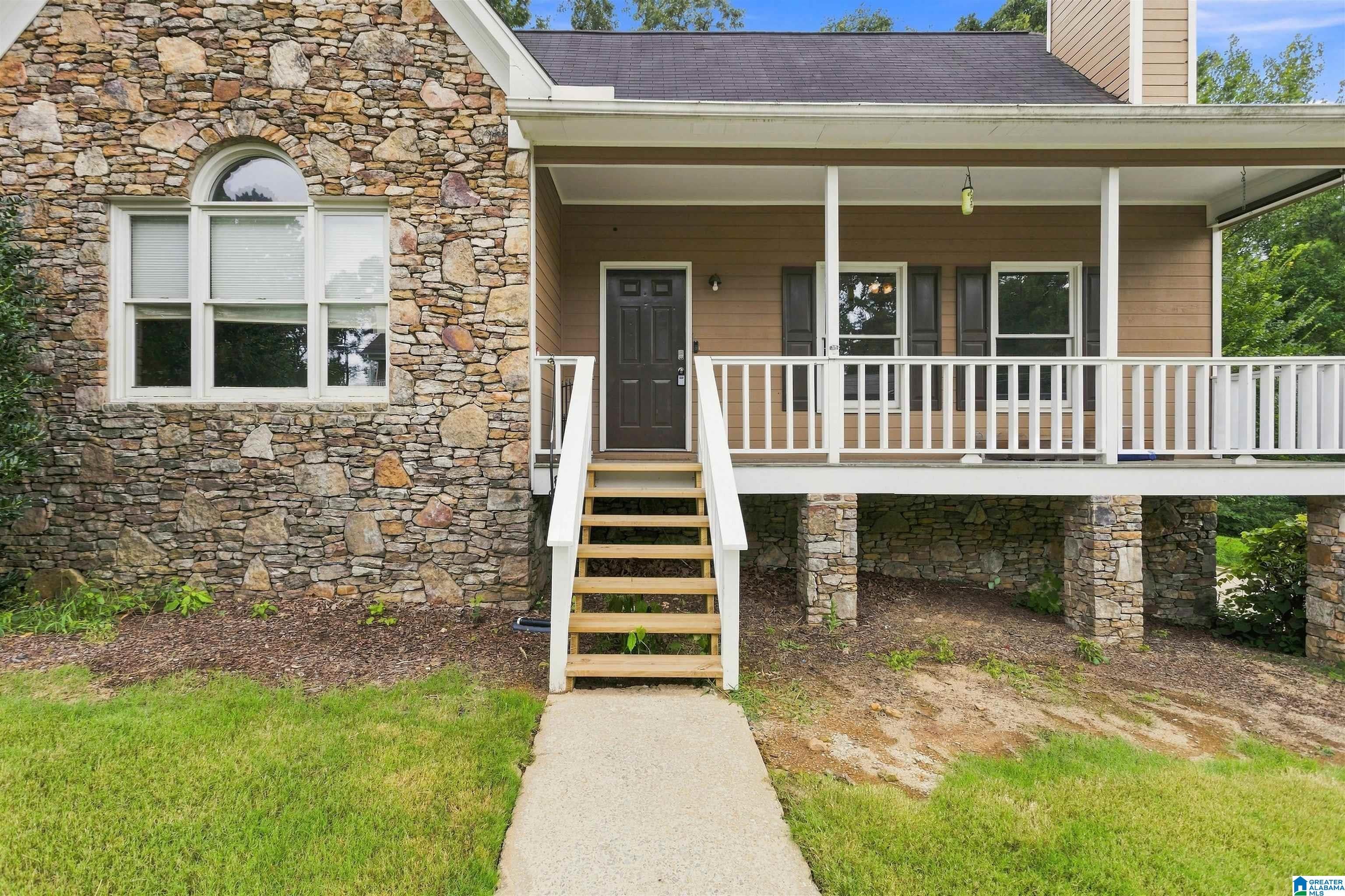 846 HONEYSUCKLE DRIVE
