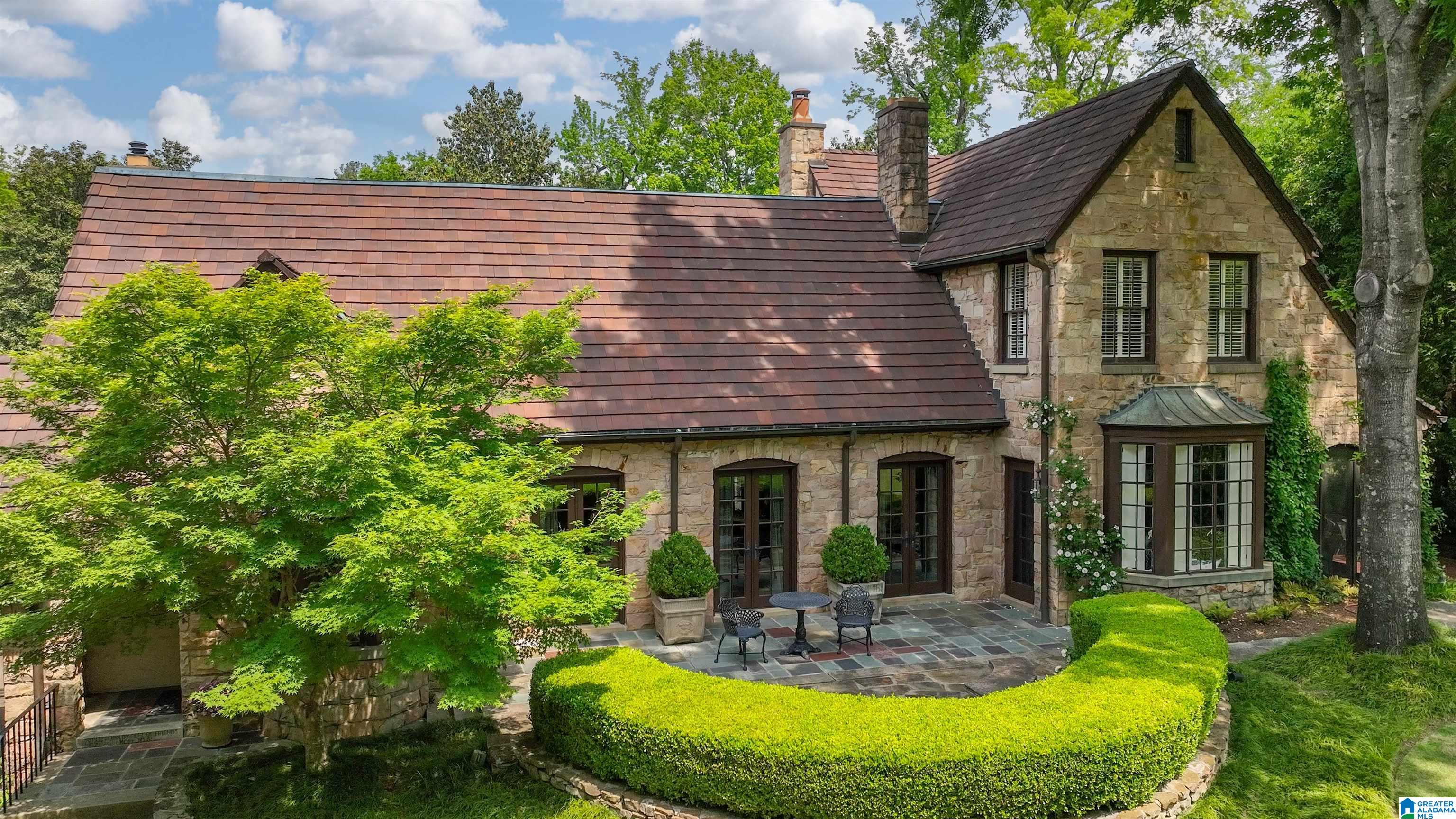 2724 CANTERBURY ROAD